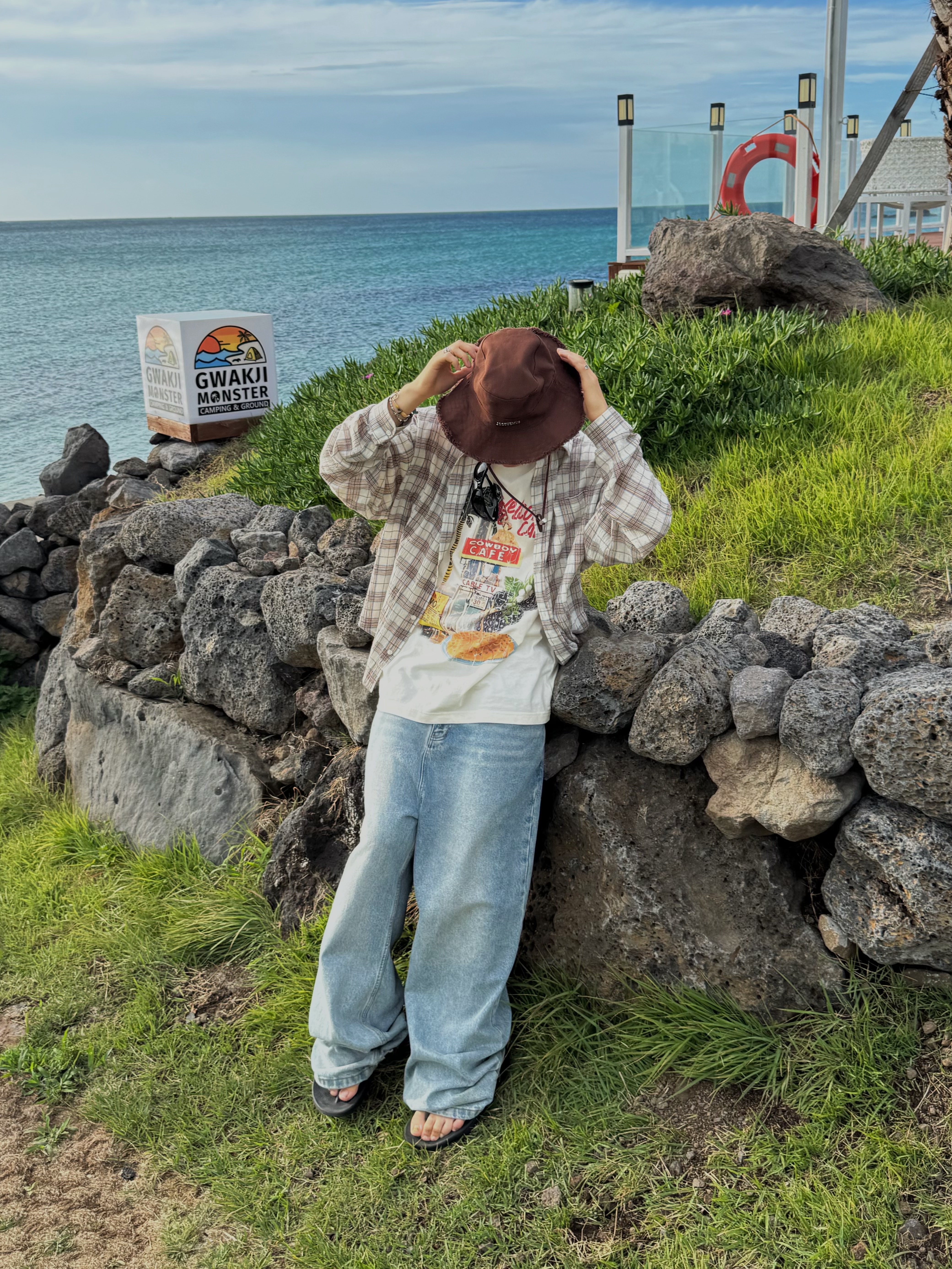 NOD Wide Baggy Denim pants Light blue, Oofos OOriginal Black 착용 스타일 - 2