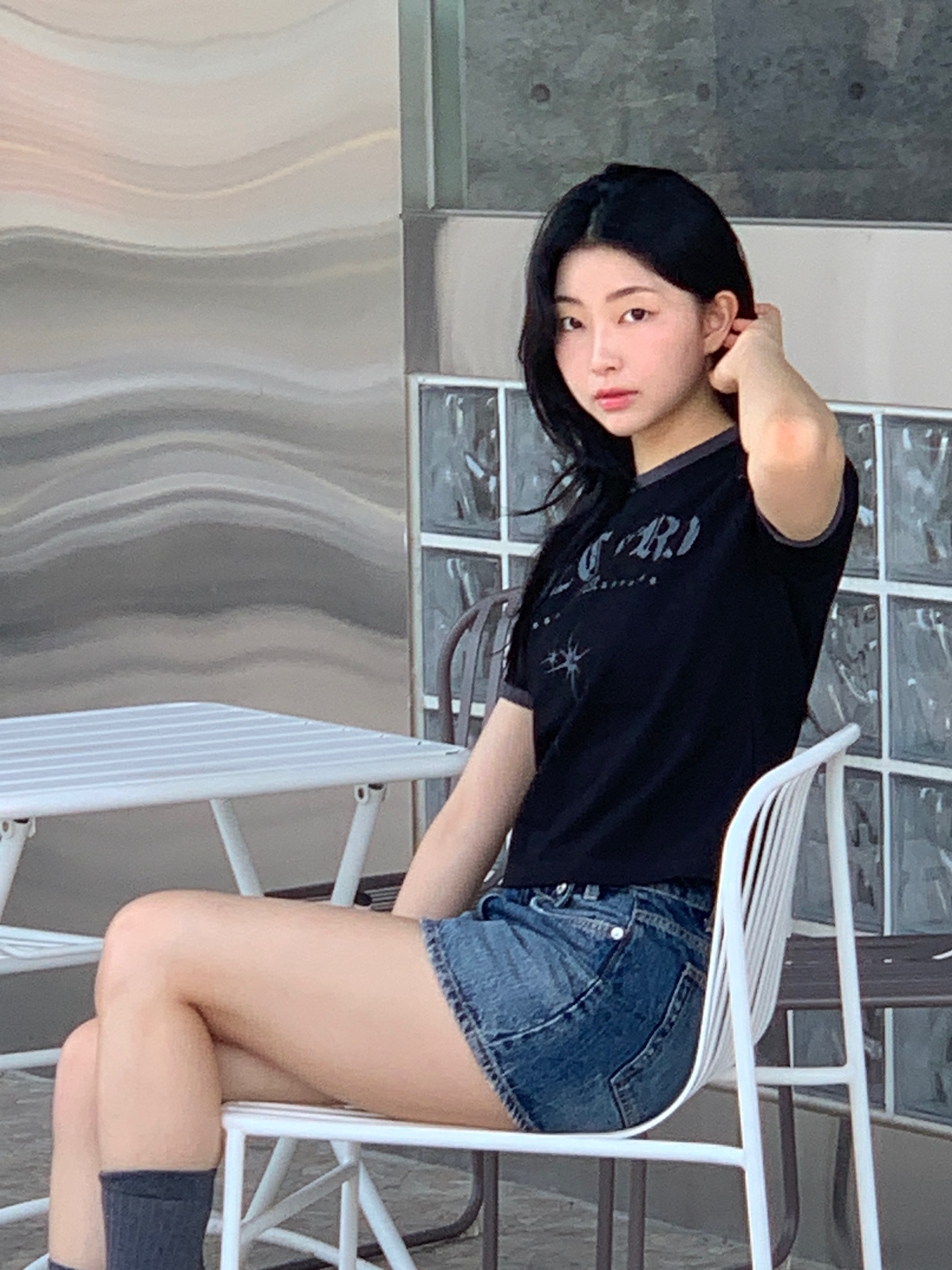 SLOW RECORD HOUSE Unisex RECORD Ringer Tee Black 착용 스타일 - 2