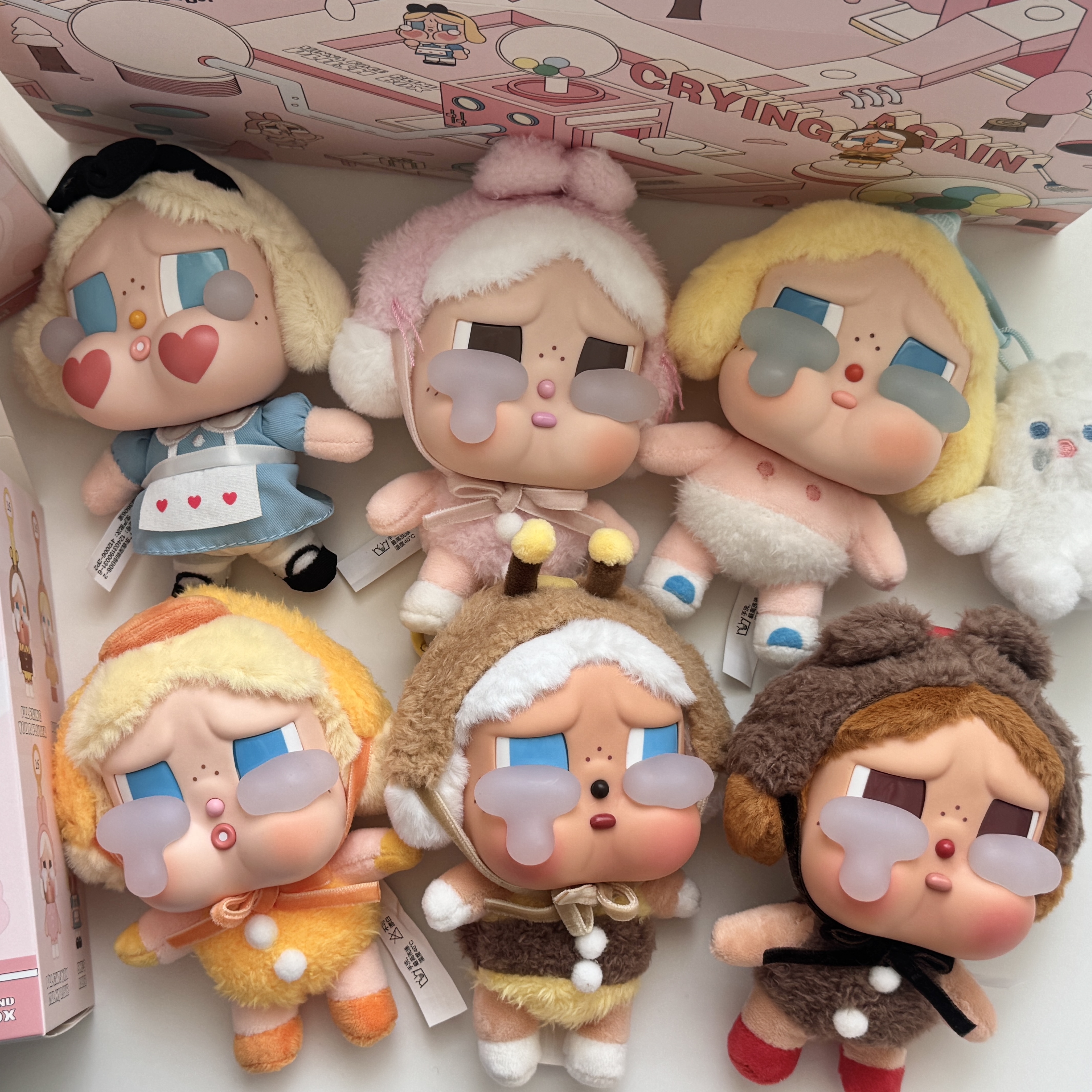 Pop Mart Crybaby Crying Again Series Plush Keyring Sealed Case (6 Blind Boxes), Pop Mart Crybaby Crying Again Series Plush Keyring Baby Blonde (Opened Case) 착용 스타일 - 1