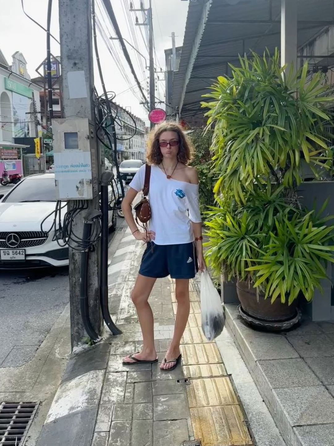 Adidas Adicolor Classic Sprinter Shorts Black - KR Sizing, (W) Adidas 3-Stripes Woven Shorts White - KR Sizing 착용 스타일 - 5