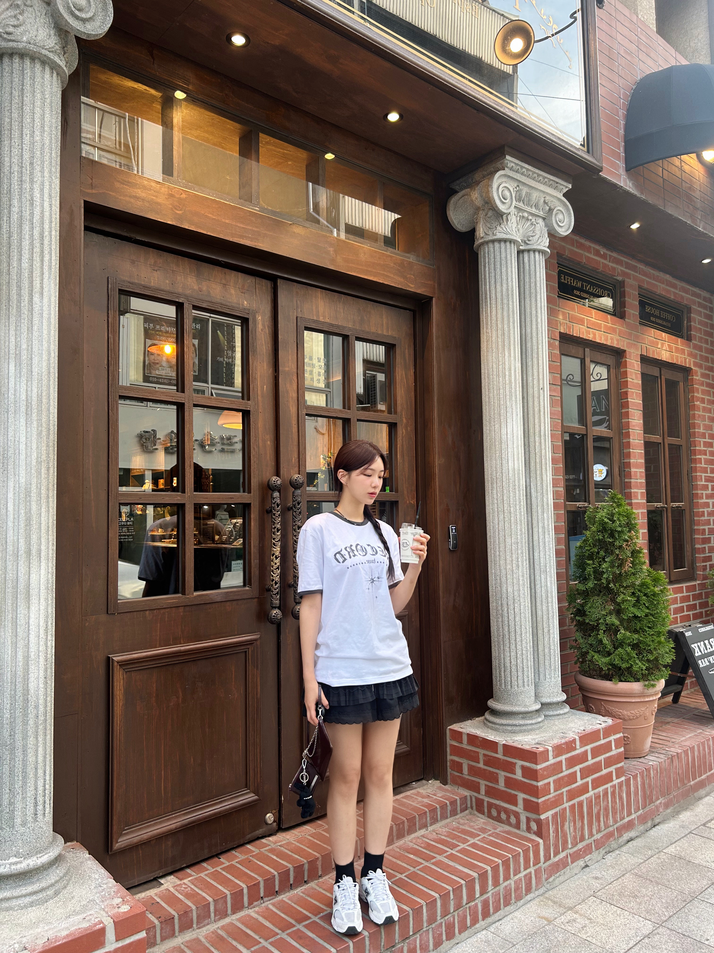 SLOW RECORD HOUSE Unisex RECORD Ringer Tee White 착용 스타일 - 3
