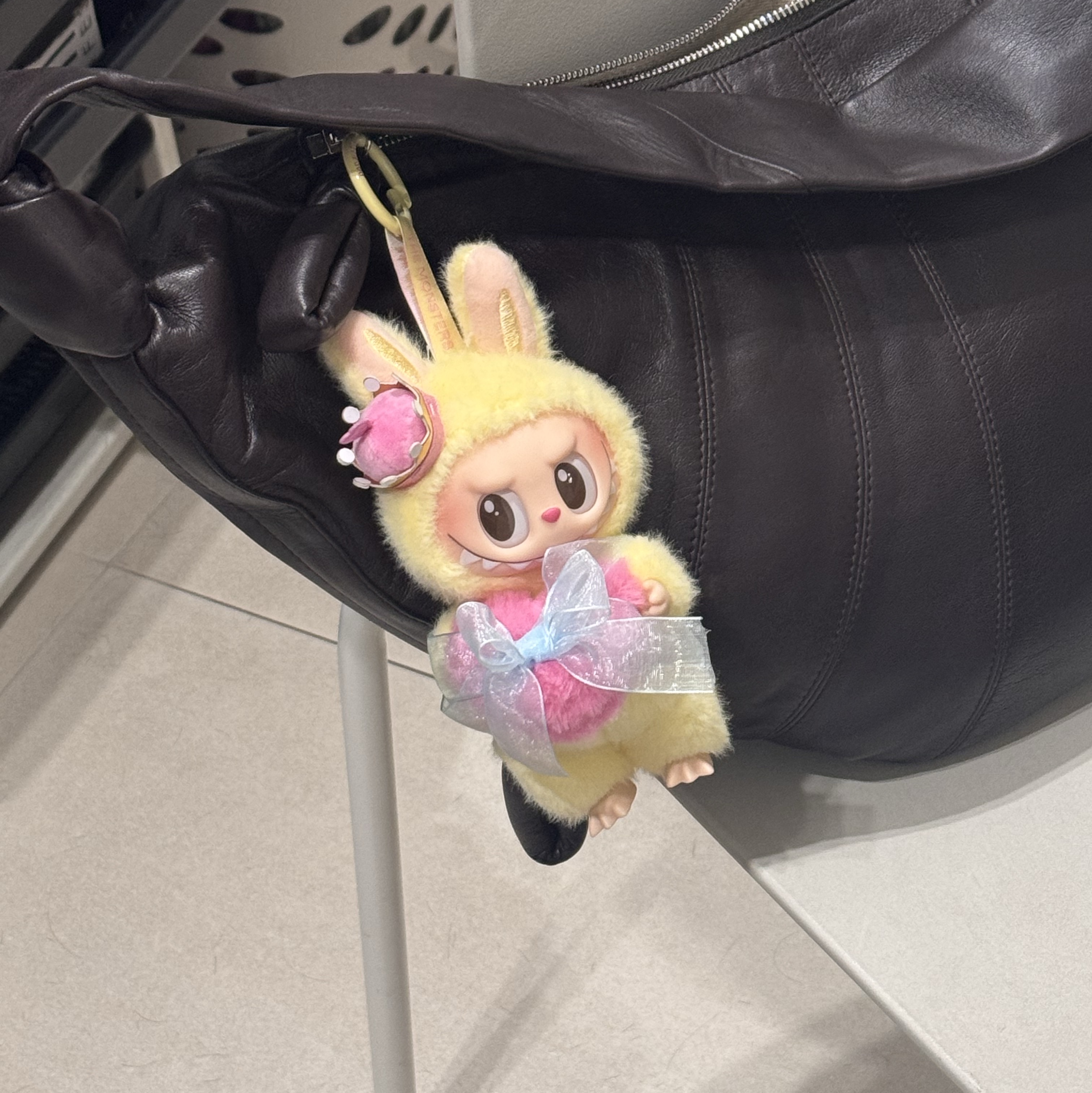 Pop Mart The Monsters Checkmate Series Plush Keyring 착용 스타일