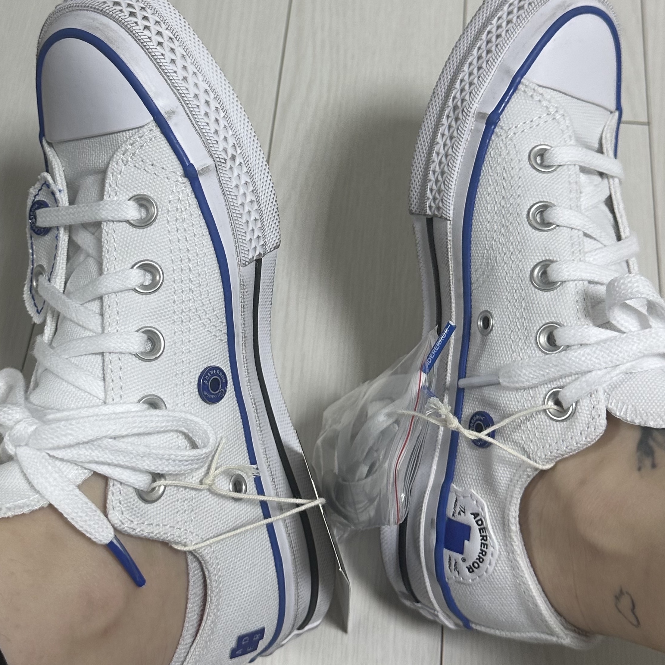 Converse x Ader Error Sig; Chuck 70 Low White Blue 착용 스타일 - 2