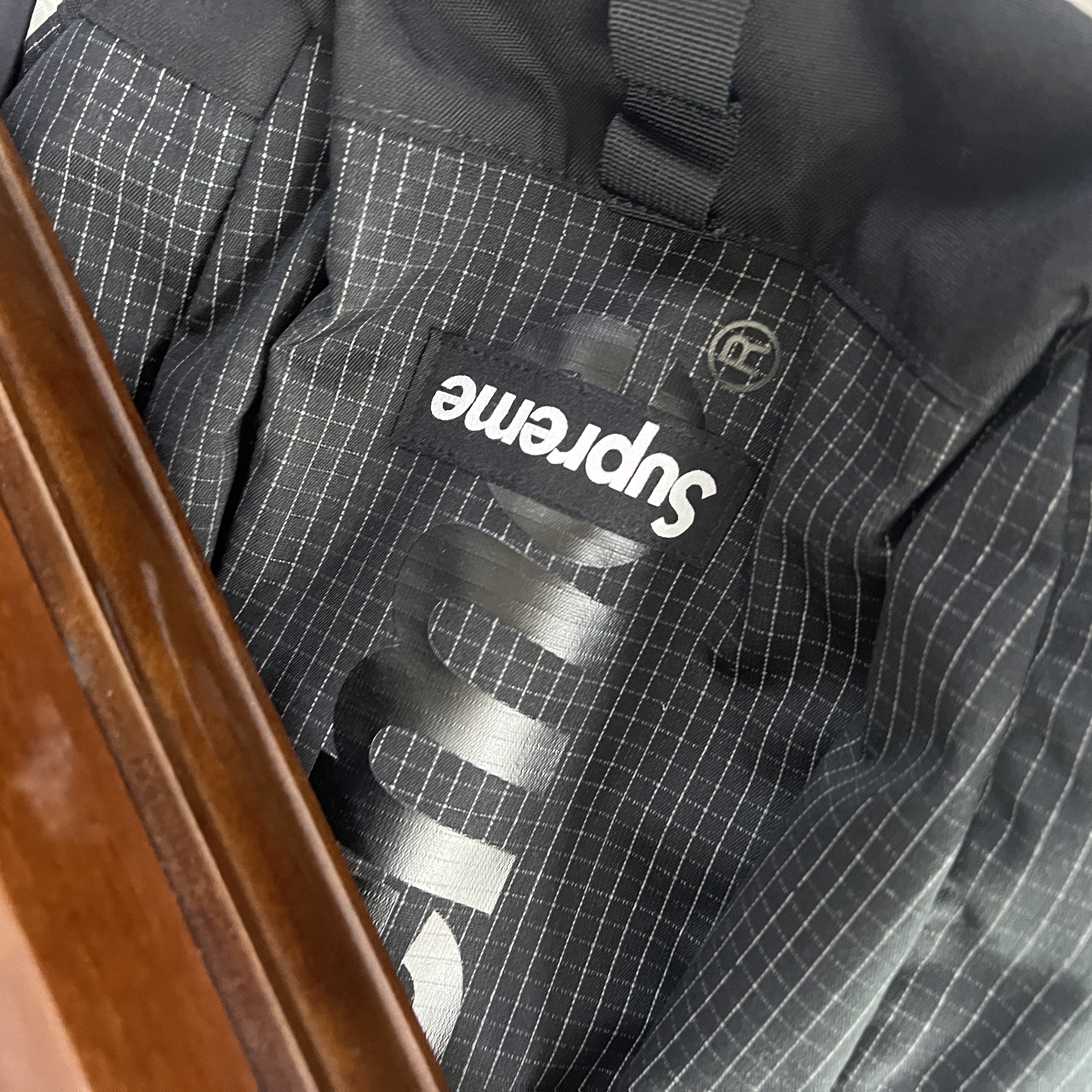 Supreme Backpack Black - 24SS 착용 스타일