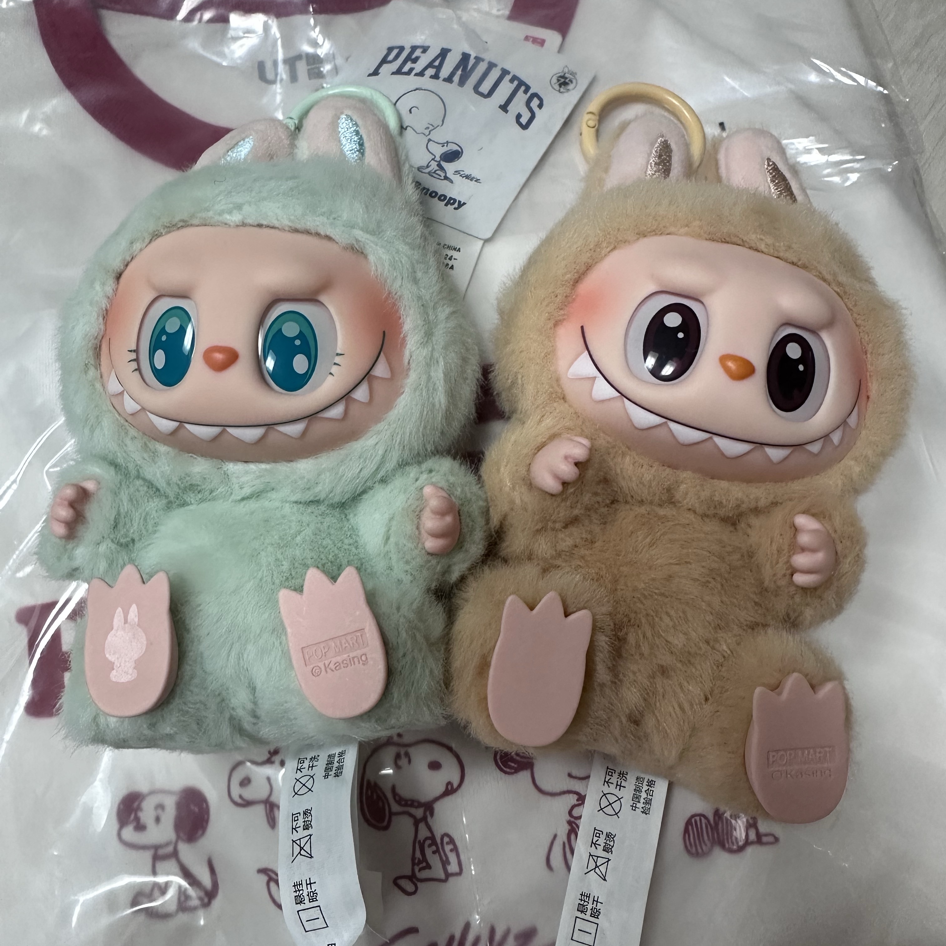 Pop Mart Labubu Let's Play Together Doll Series Ququ Keyring (Opened Case), Pop Mart Labubu Let's Play Together Doll Series Baba Keyring (Opened Case) 착용 스타일