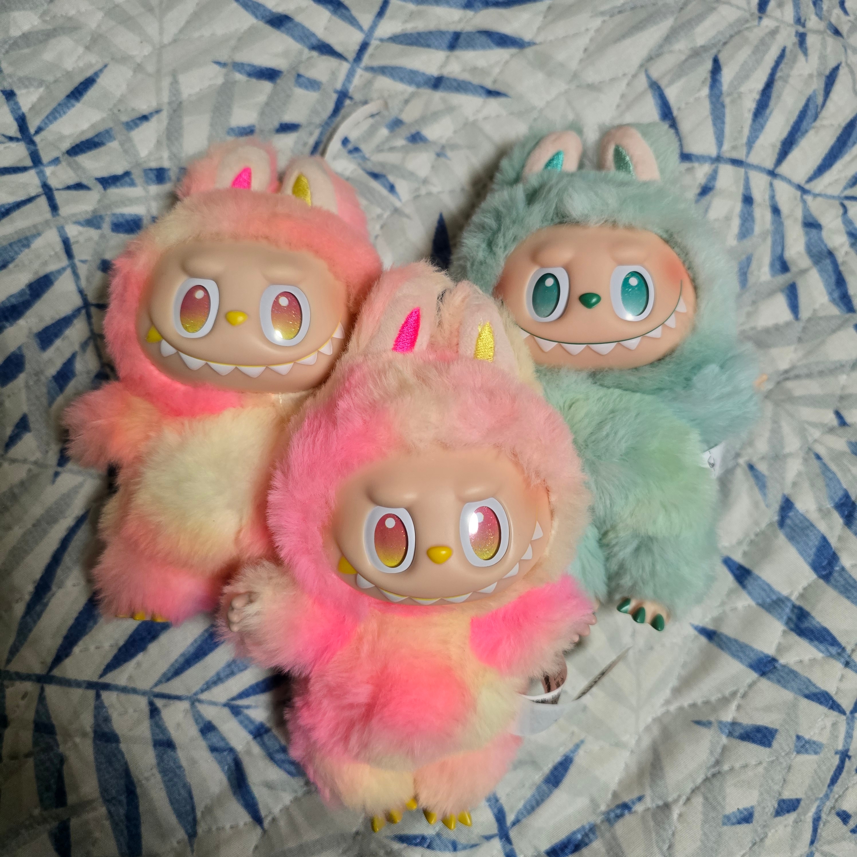 Pop Mart Labubu The Monsters Highlight Series Sealed Case (Bundle of 3/1 Blind Box) 착용 스타일