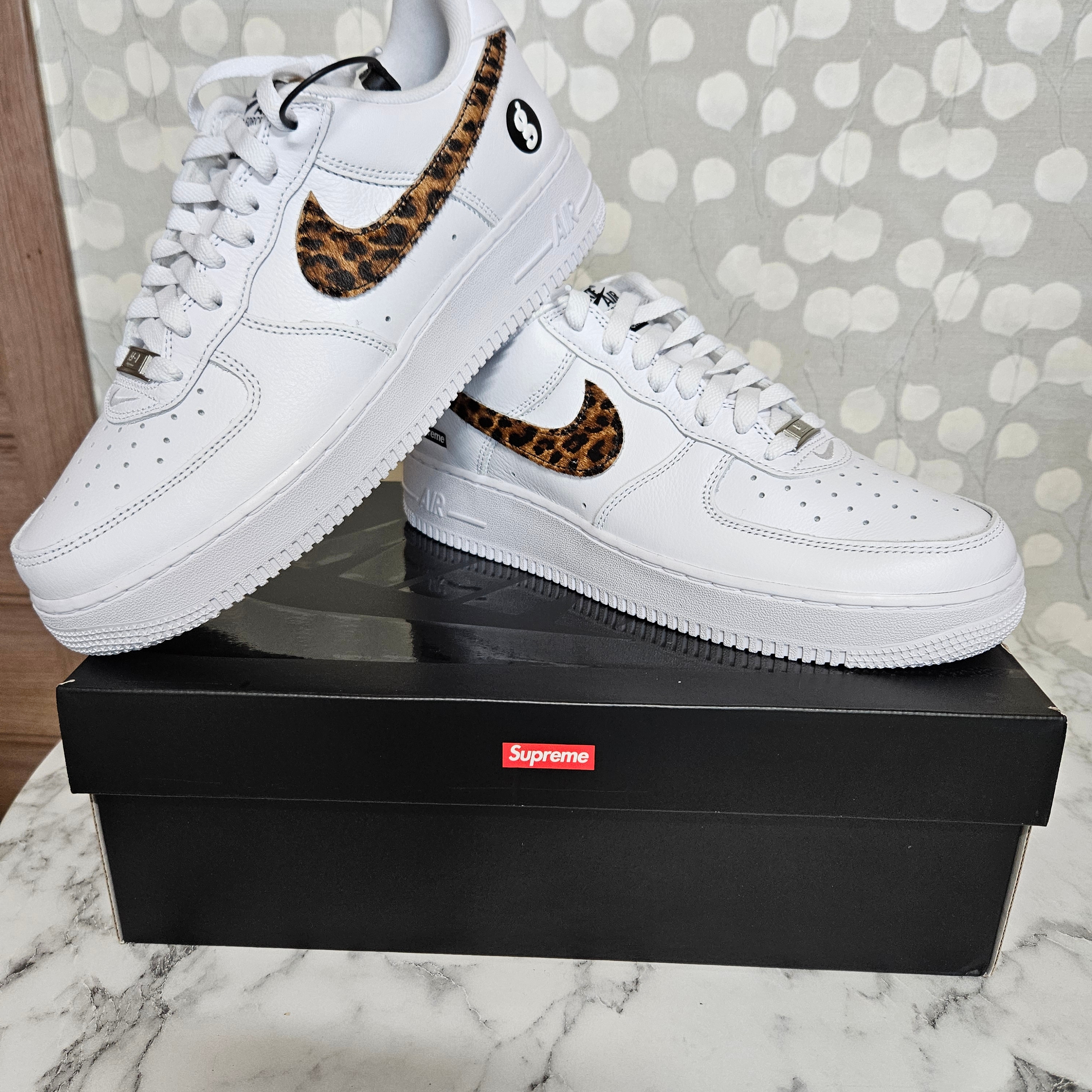 Nike x Supreme x GOODENOUGH Air Force 1 Low White - 25SS 착용 스타일 - 2