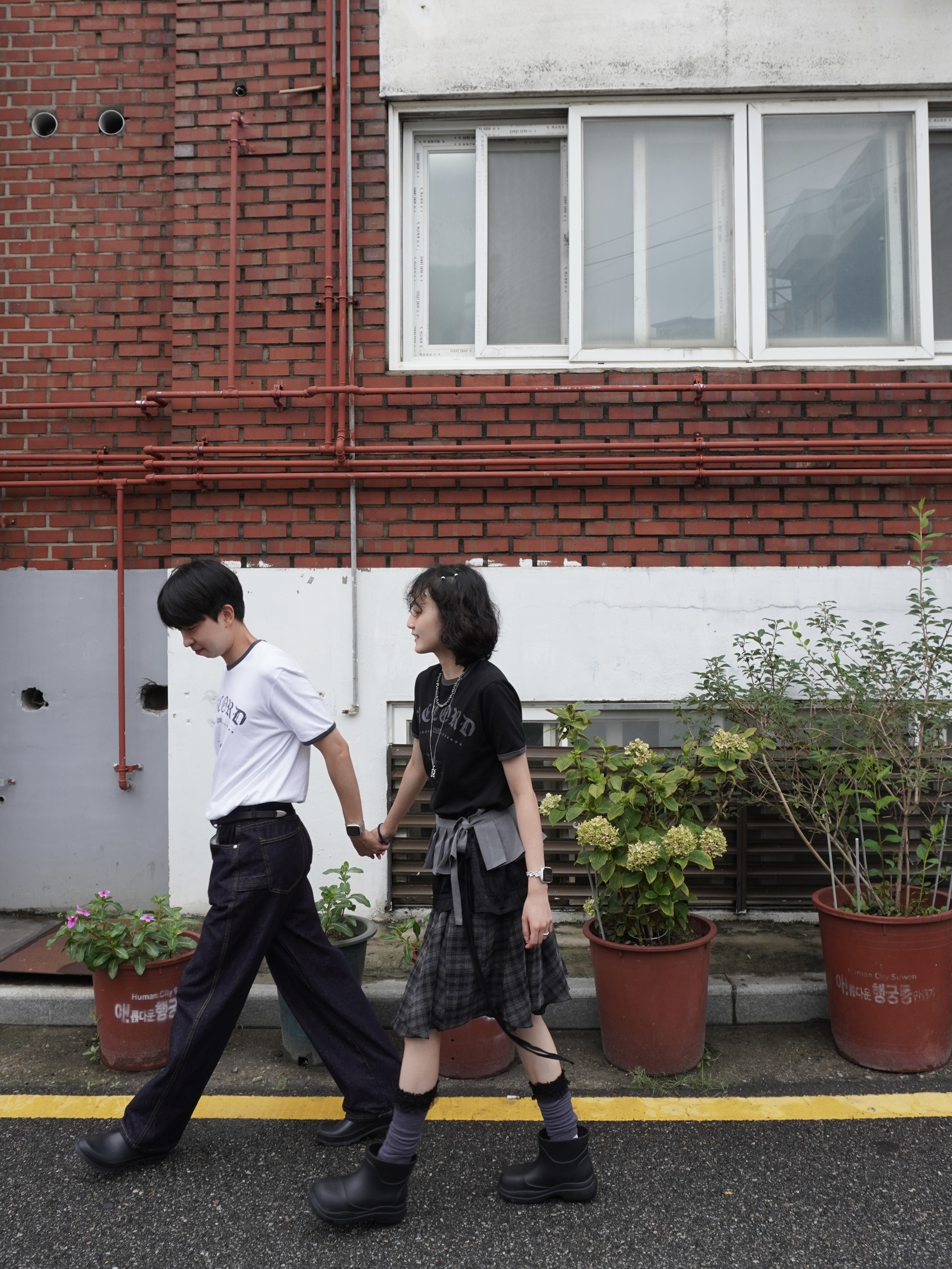 SLOW RECORD HOUSE Unisex RECORD Ringer Tee Black, SLOW RECORD HOUSE Unisex RECORD Ringer Tee White 착용 스타일 - 4