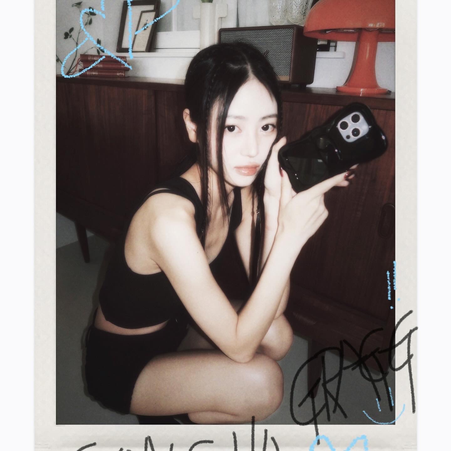 Gragg Layered Ribbon Case - Black 착용 스타일