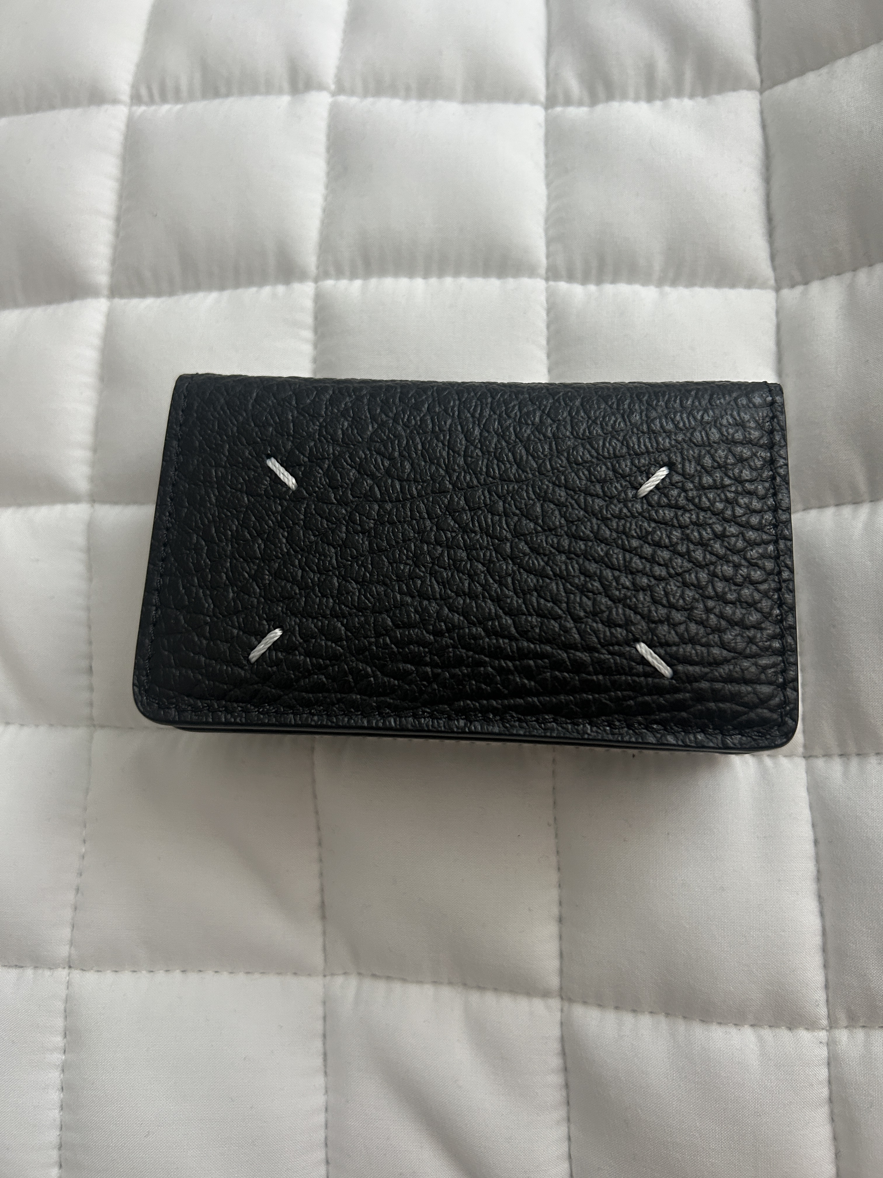 Maison Margiela Stitch Leather Flap Card Holder Black 착용 스타일 - 1