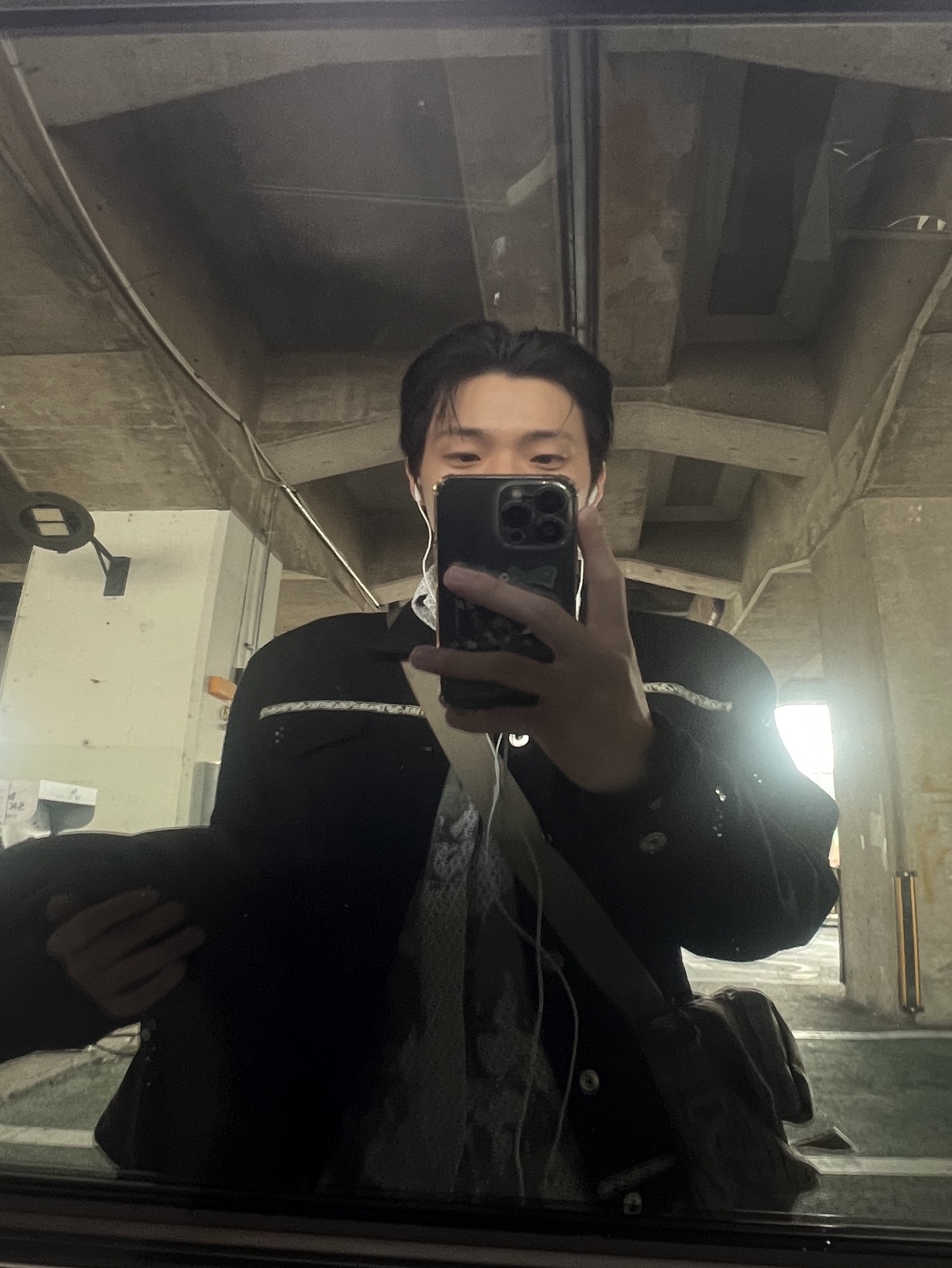 Dior Bi-Fold Card Holder Black Dior Oblique Jacquard, Supreme Messenger Bag Tan Raindrop - 24FW 착용 스타일 - 4