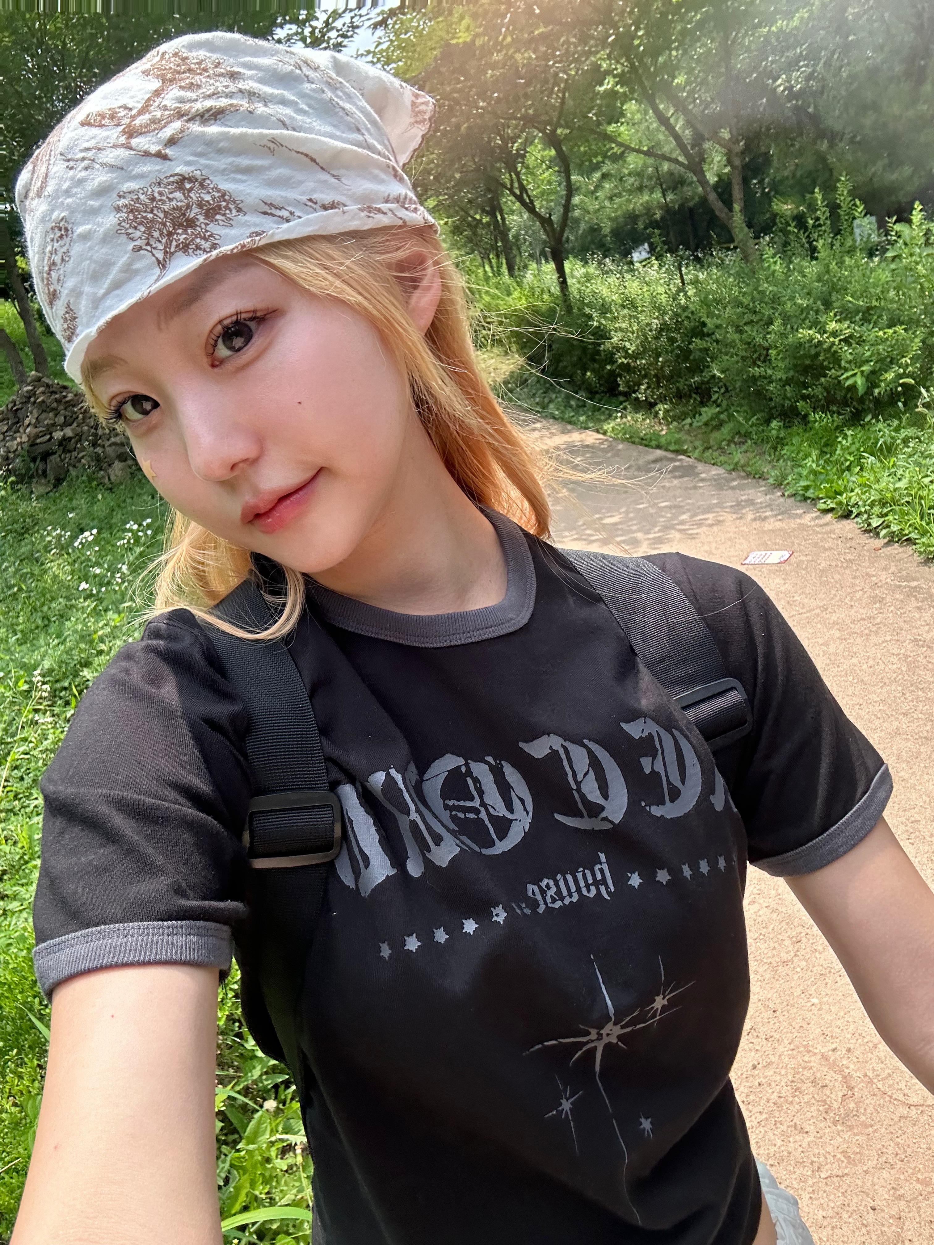 SLOW RECORD HOUSE Unisex RECORD Ringer Tee Black 착용 스타일 - 1