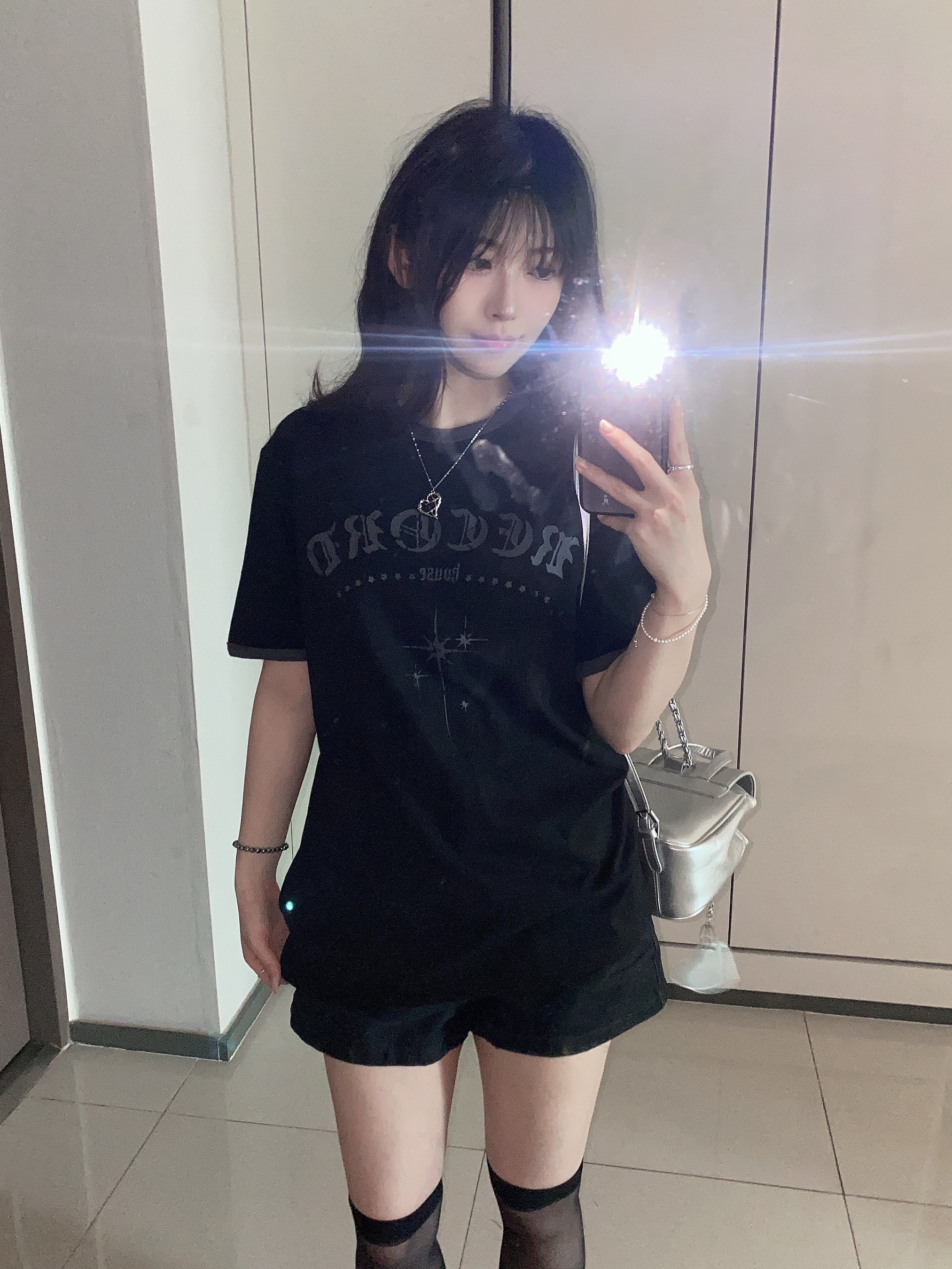 SLOW RECORD HOUSE Unisex RECORD Ringer Tee Black 착용 스타일 - 4