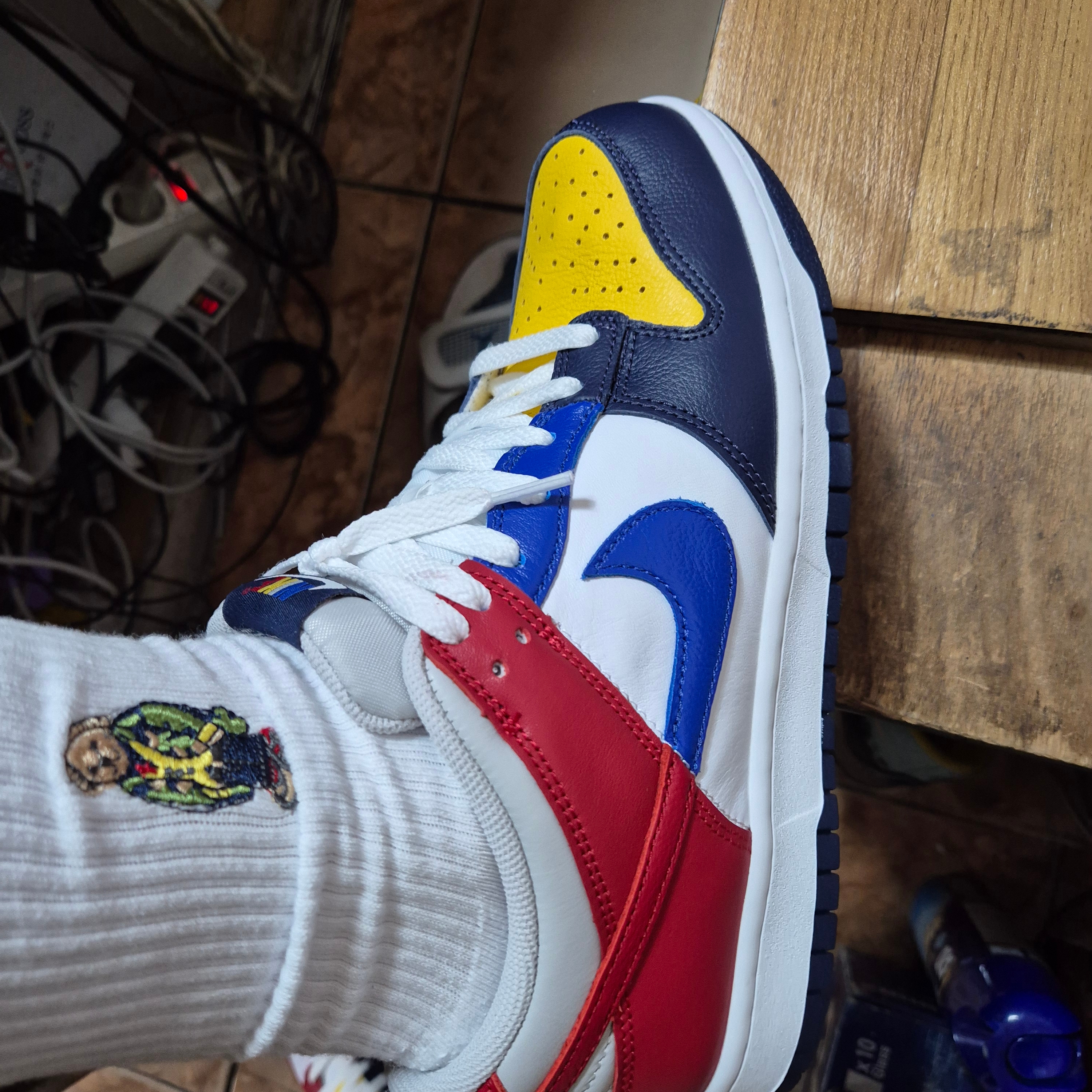 Nike Dunk Low QS Midnight Navy and Varsity Red 착용 스타일 - 2