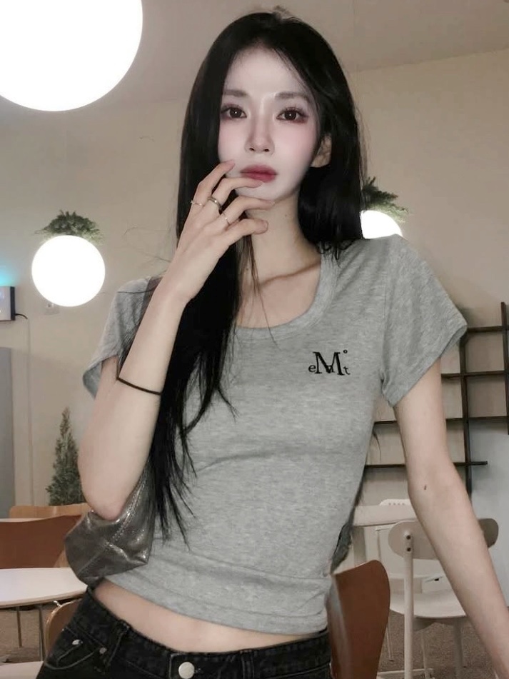 MUCENT Ferring Midi Round Neck Half T Gray 착용 스타일