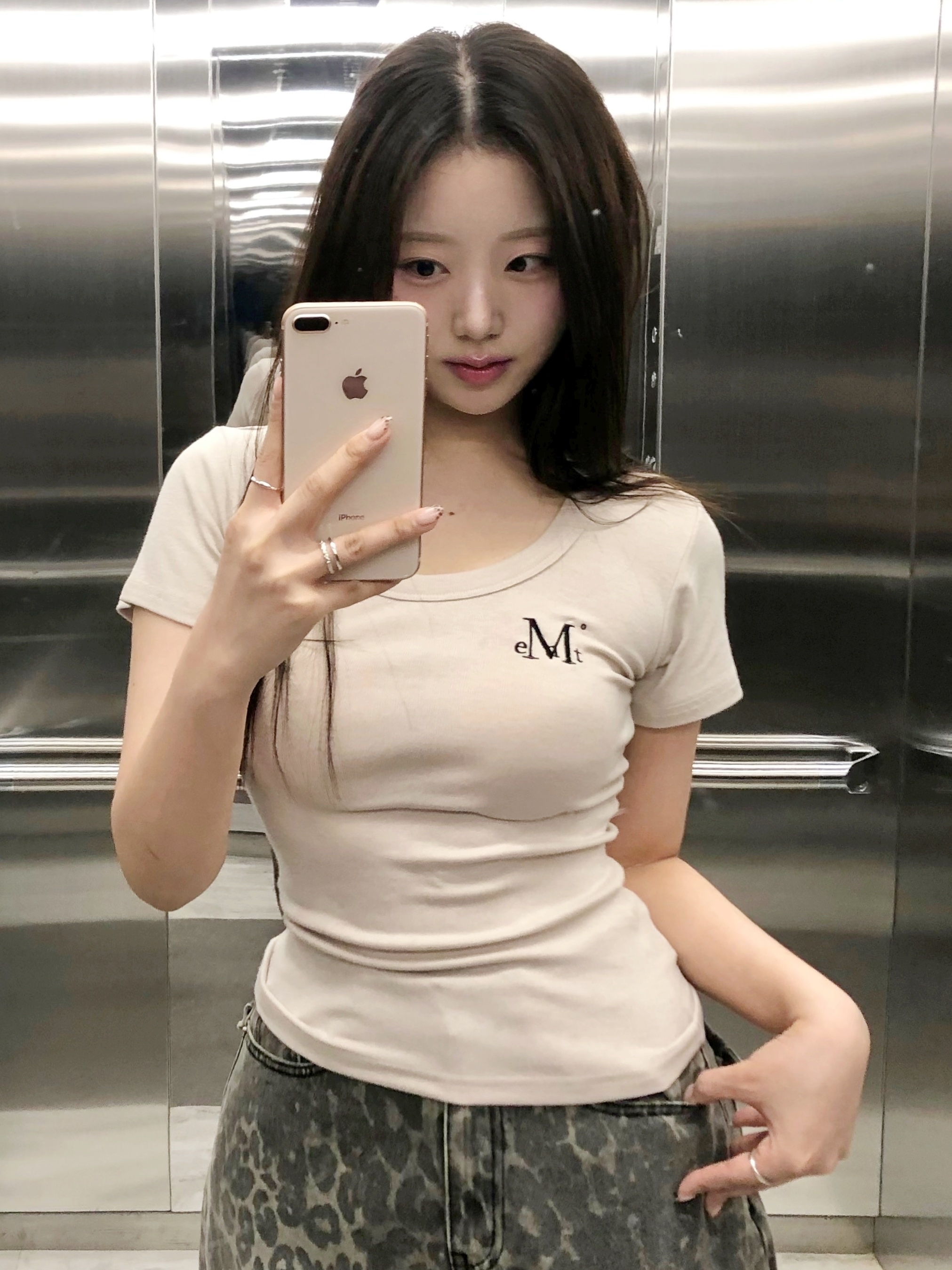 MUCENT Ferring Midi Round Neck Half T Beige 착용 스타일