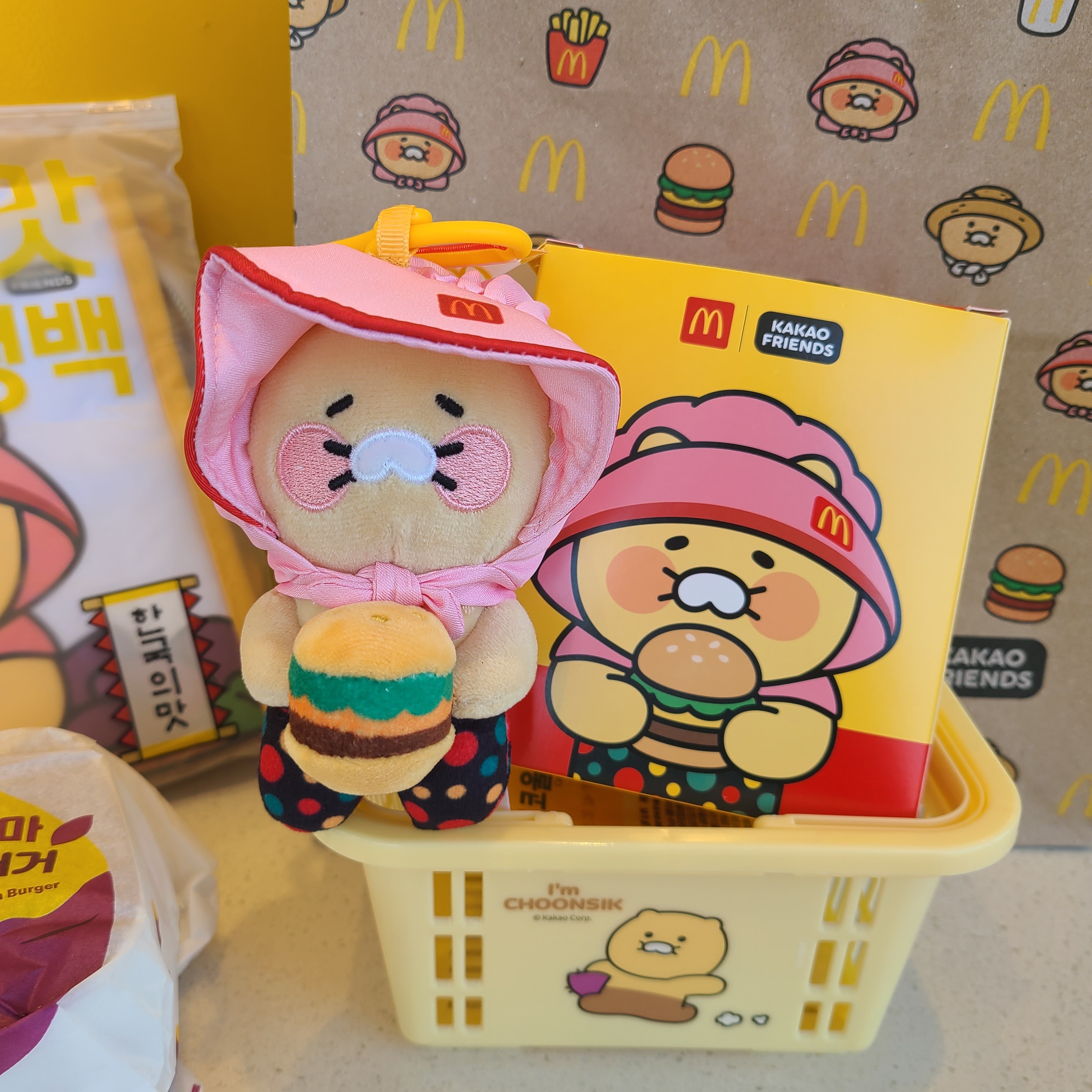 Bearbrick x Kakao Friends Choonsik 100%, McDonald’s x Kakao Friends Choonsik Cooler Bag 착용 스타일 - 2