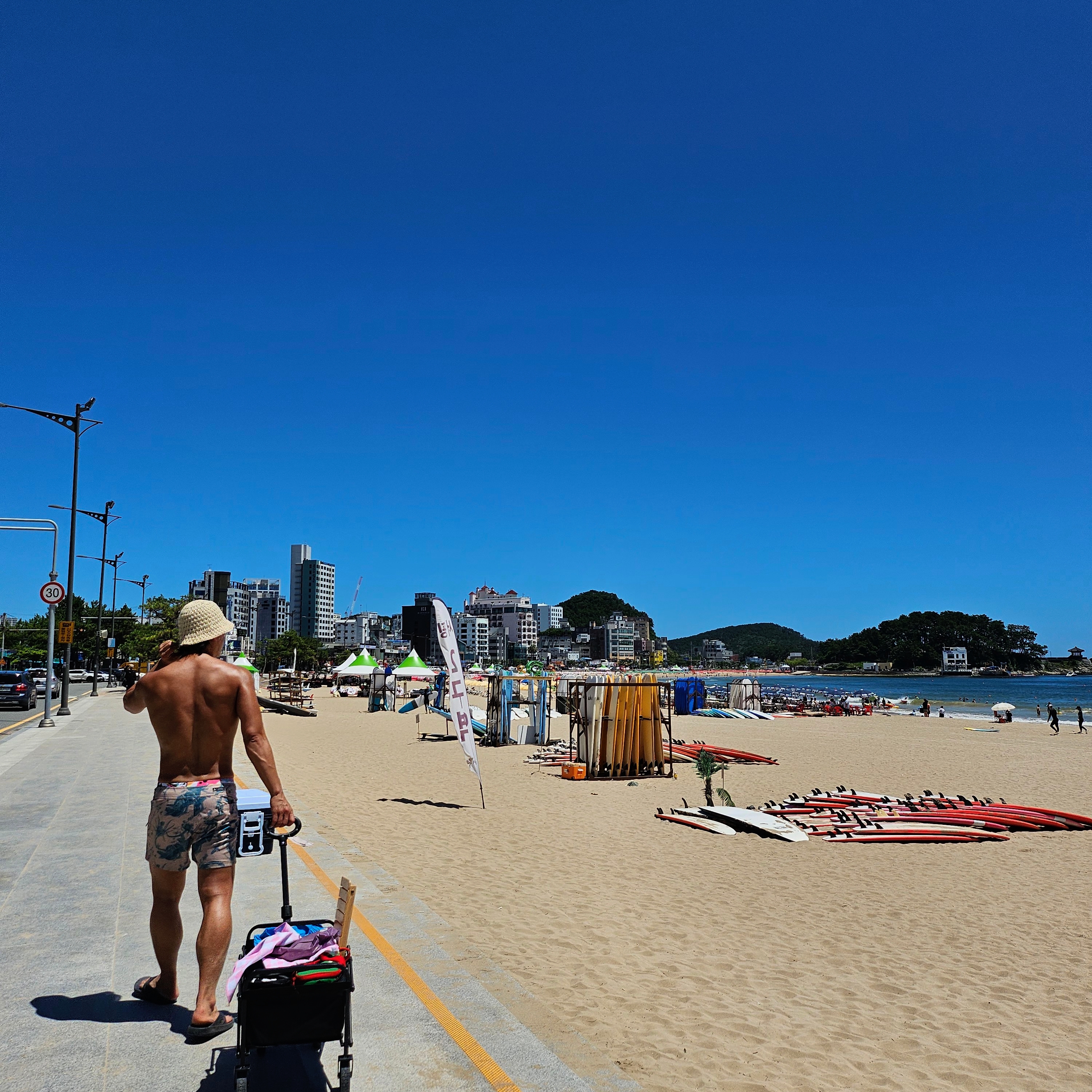 Oofos OOriginal Black 착용 스타일 - 1