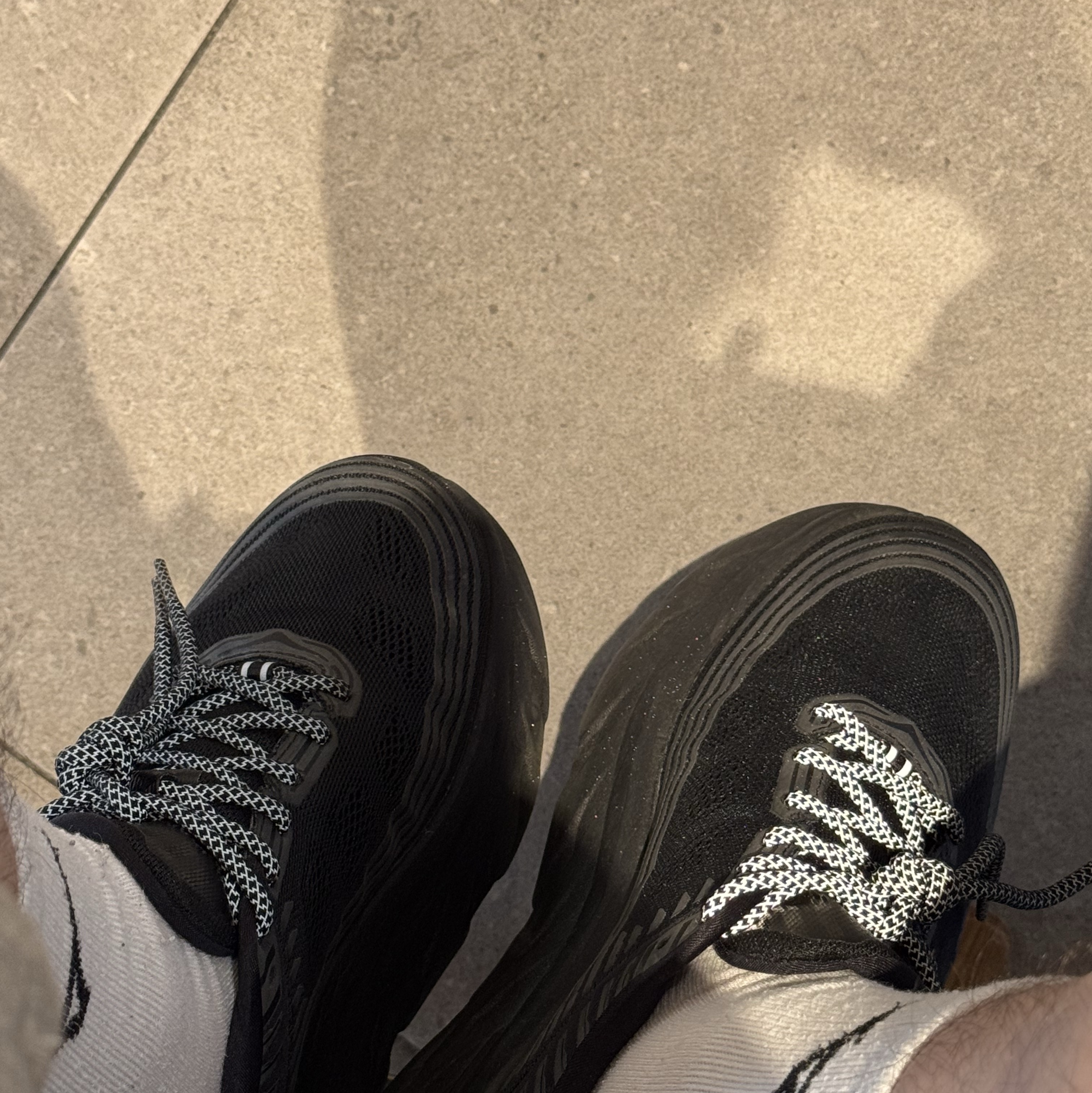 Hoka Bondi 7 Black - Wide 착용 스타일