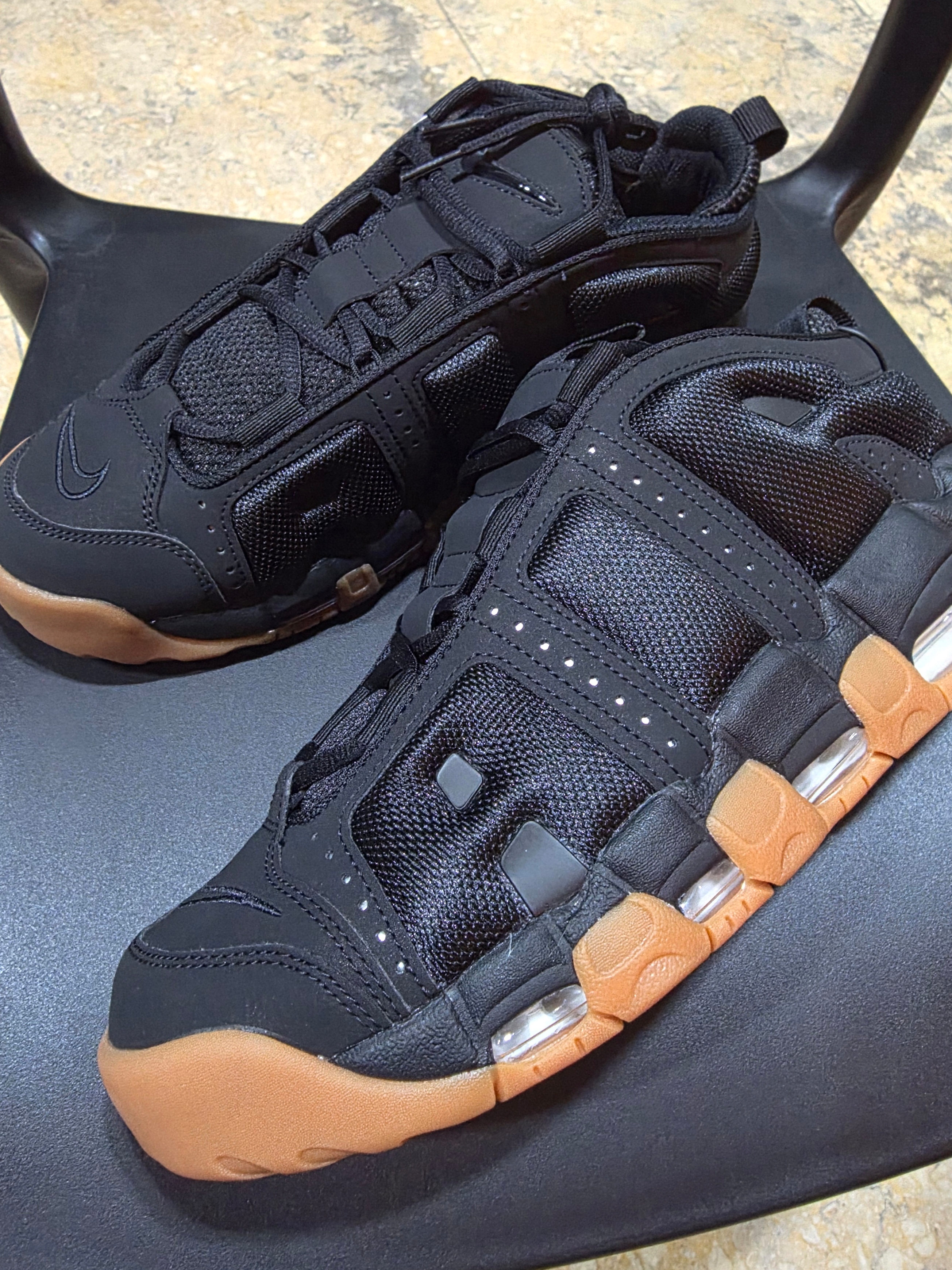 Nike Air More Uptempo Low Black and Gum Medium Brown 착용 스타일
