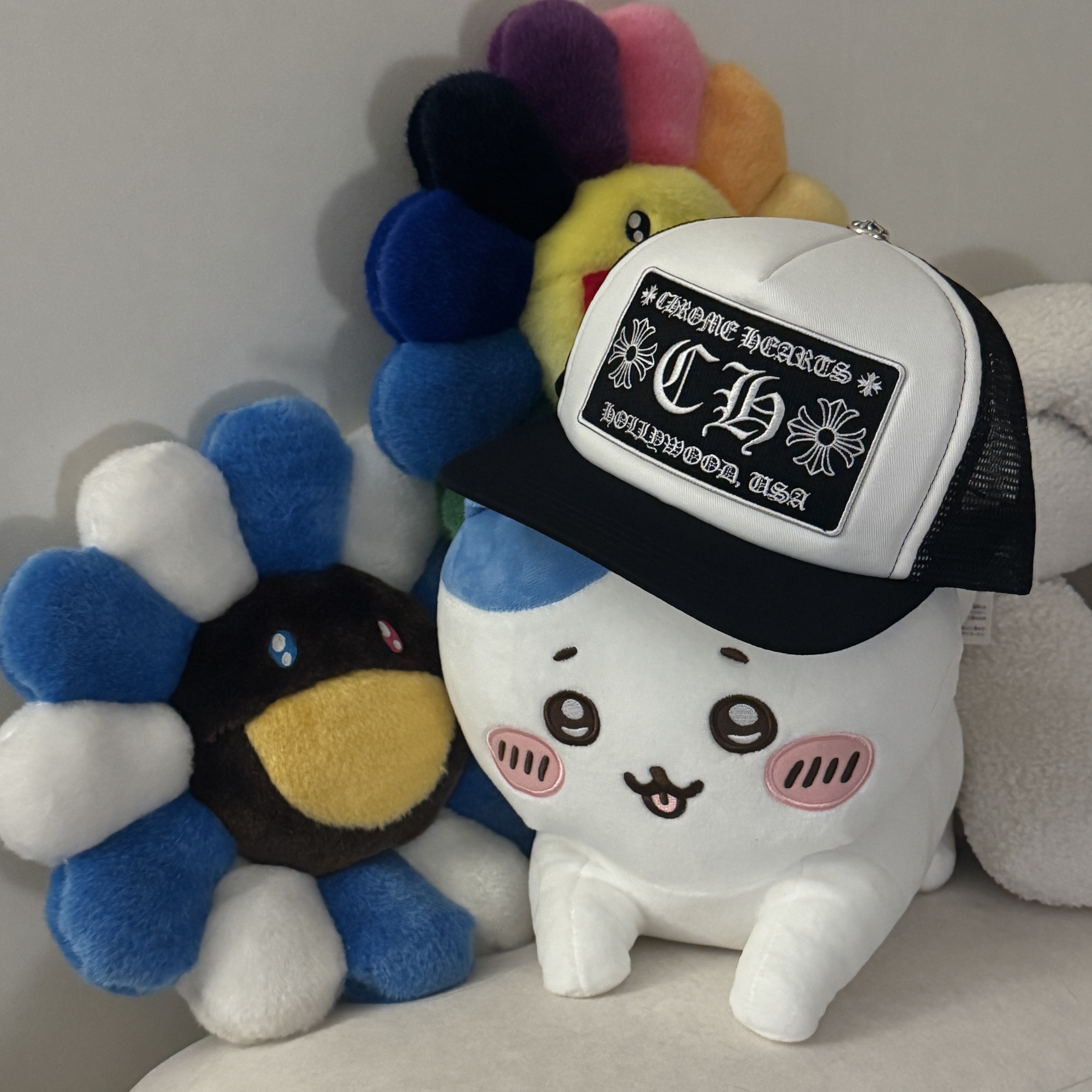 Chrome Hearts CH Hollywood Trucker Hat Black White, Kaikai Kiki Flower Cushion 30cm Rainbow 착용 스타일 - 1