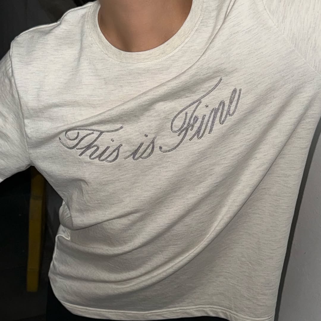 THIS IS FINE Oversized Signature Tee Oat 착용 스타일 - 2
