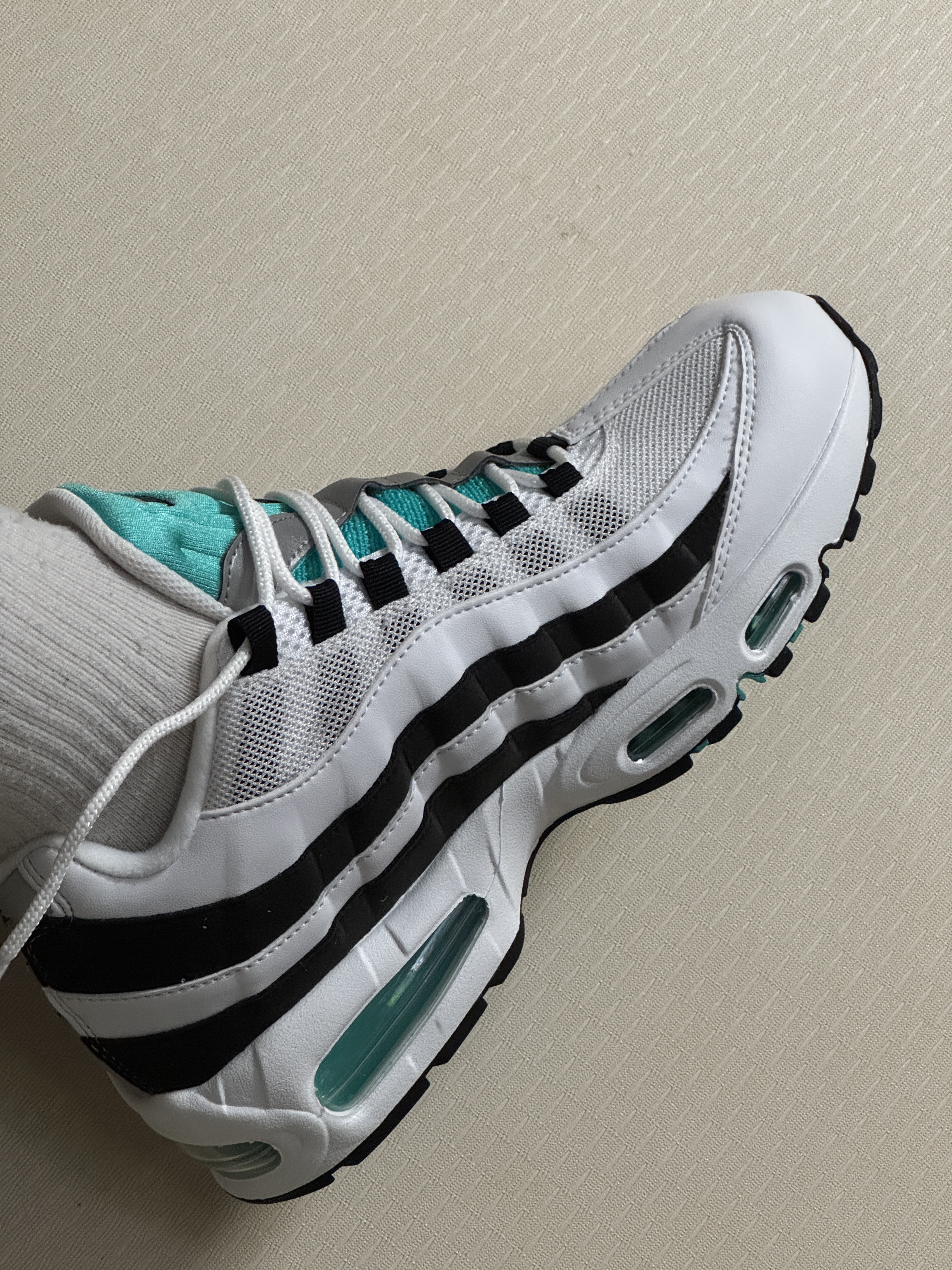 Nike Air Max 95 OG White and Black 착용 스타일