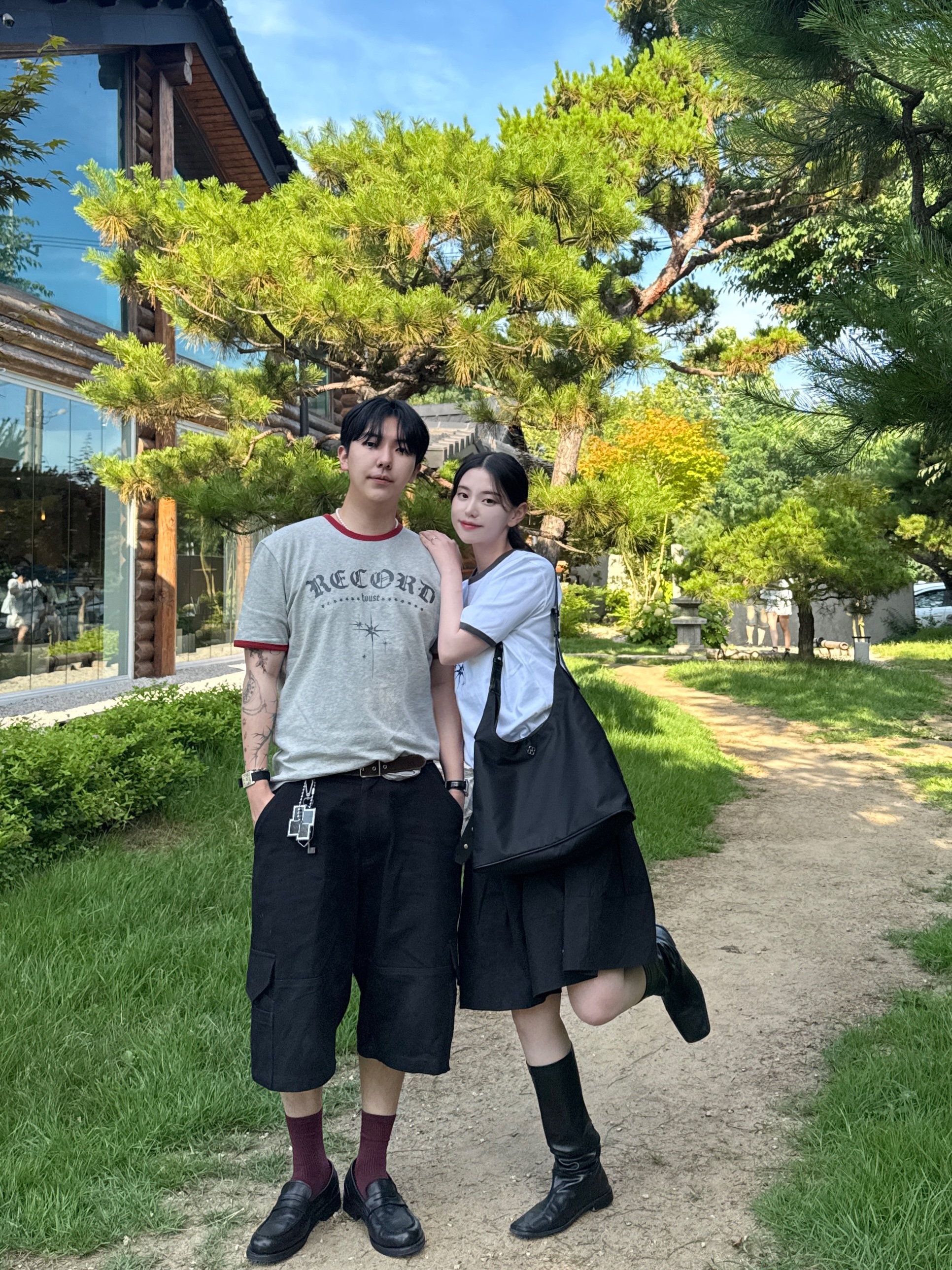 SLOW RECORD HOUSE Unisex RECORD Ringer Tee Melange Grey, SLOW RECORD HOUSE Unisex RECORD Ringer Tee White 착용 스타일 - 3