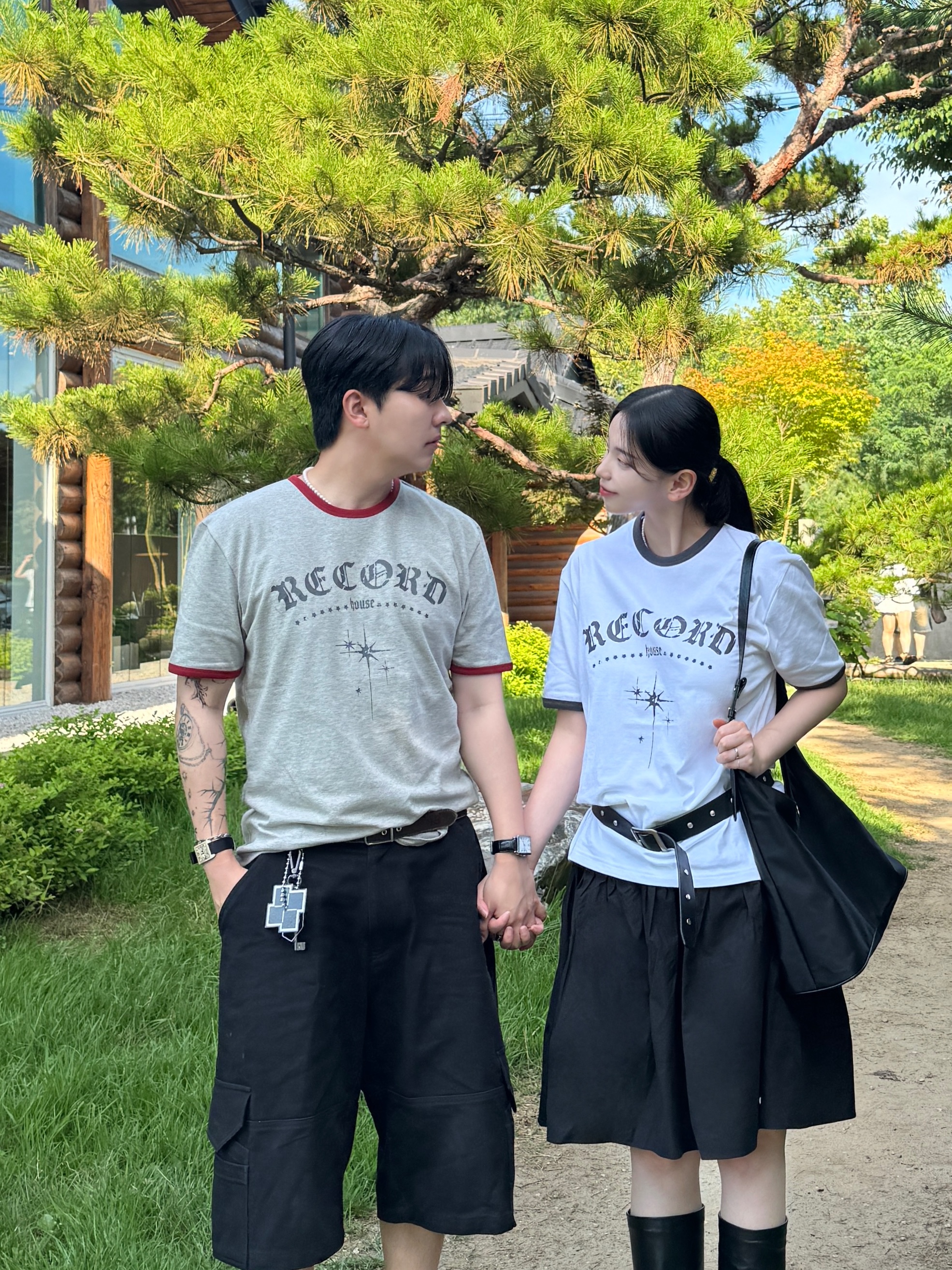 SLOW RECORD HOUSE Unisex RECORD Ringer Tee Melange Grey, SLOW RECORD HOUSE Unisex RECORD Ringer Tee White 착용 스타일 - 2