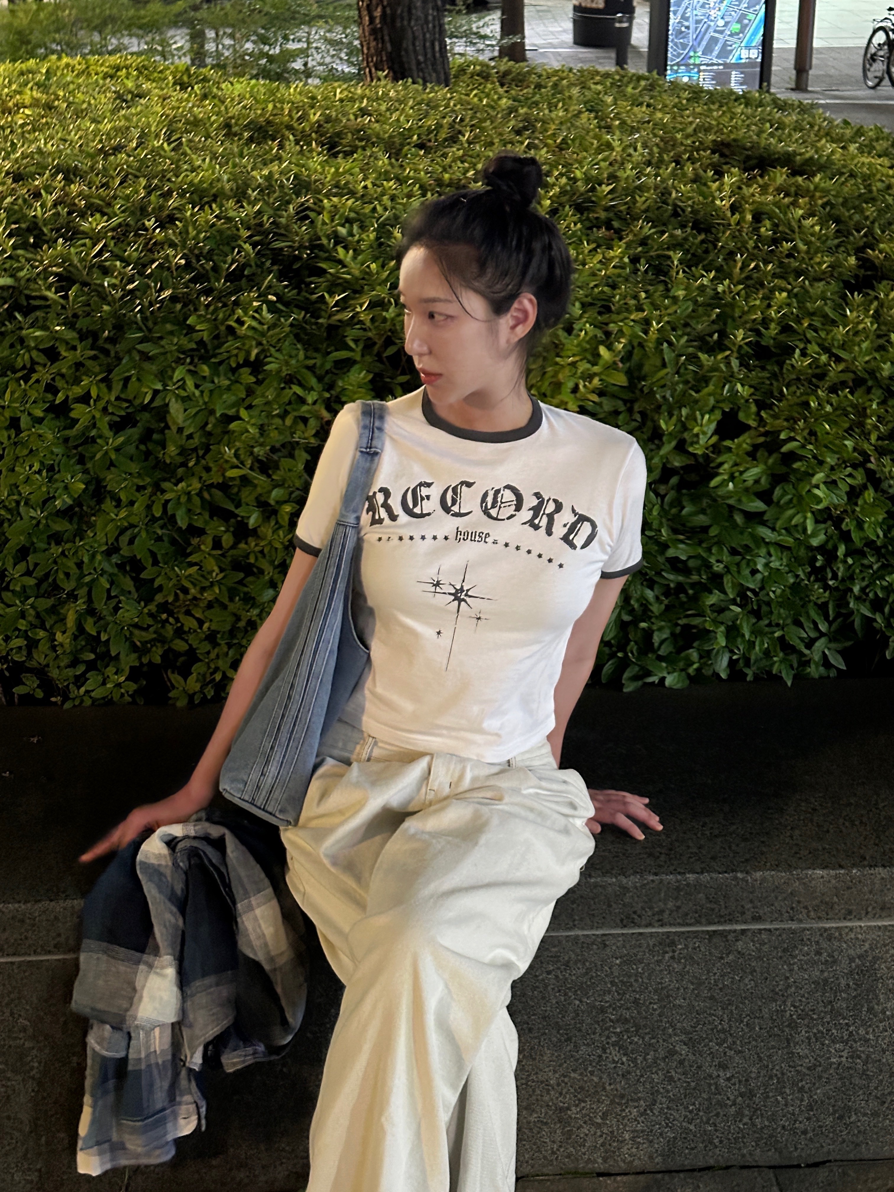 SLOW RECORD HOUSE Unisex RECORD Ringer Tee White 착용 스타일 - 1