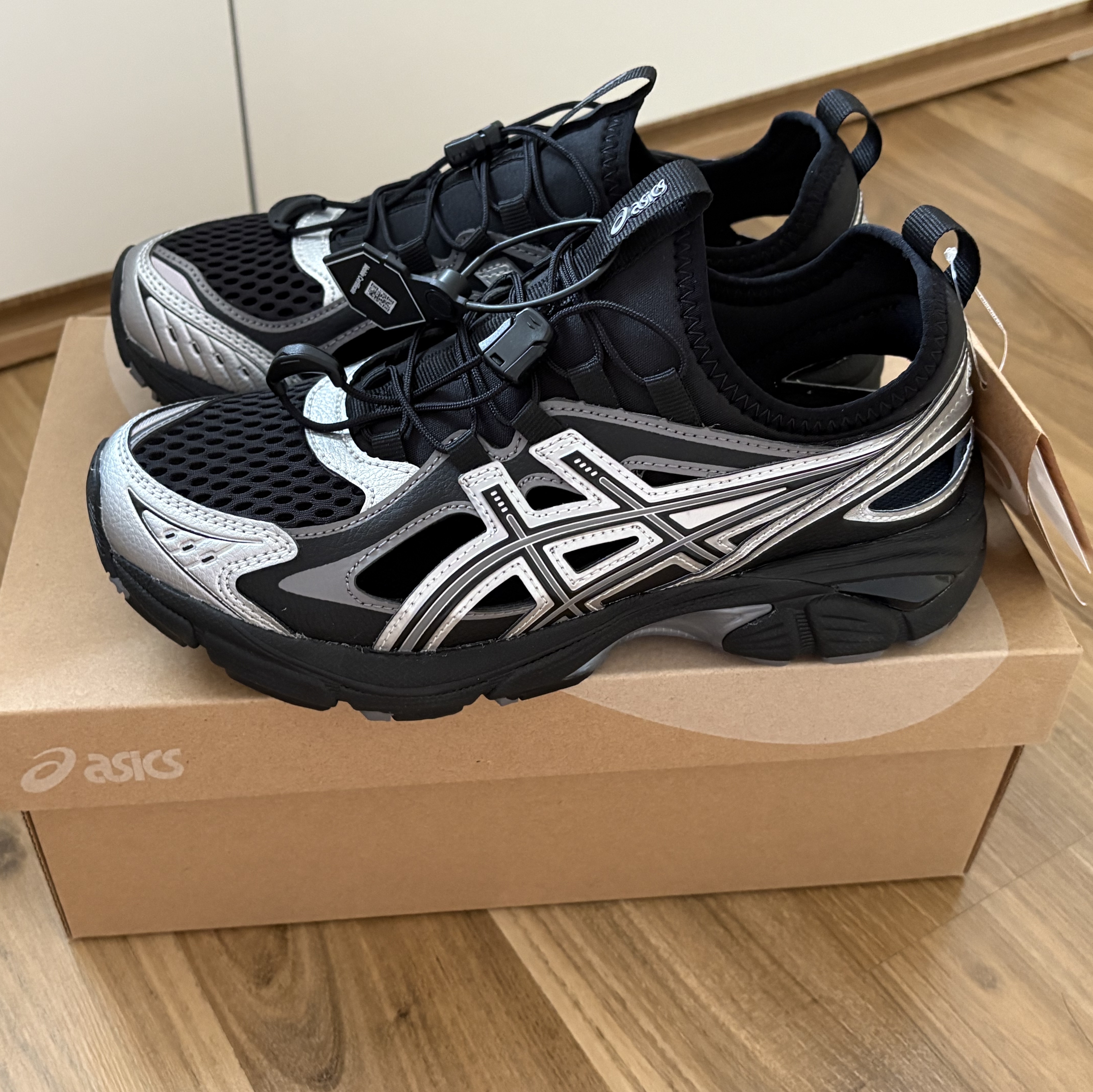 Asics GT-2160 Breeze Black Pure Silver 착용 스타일 - 2
