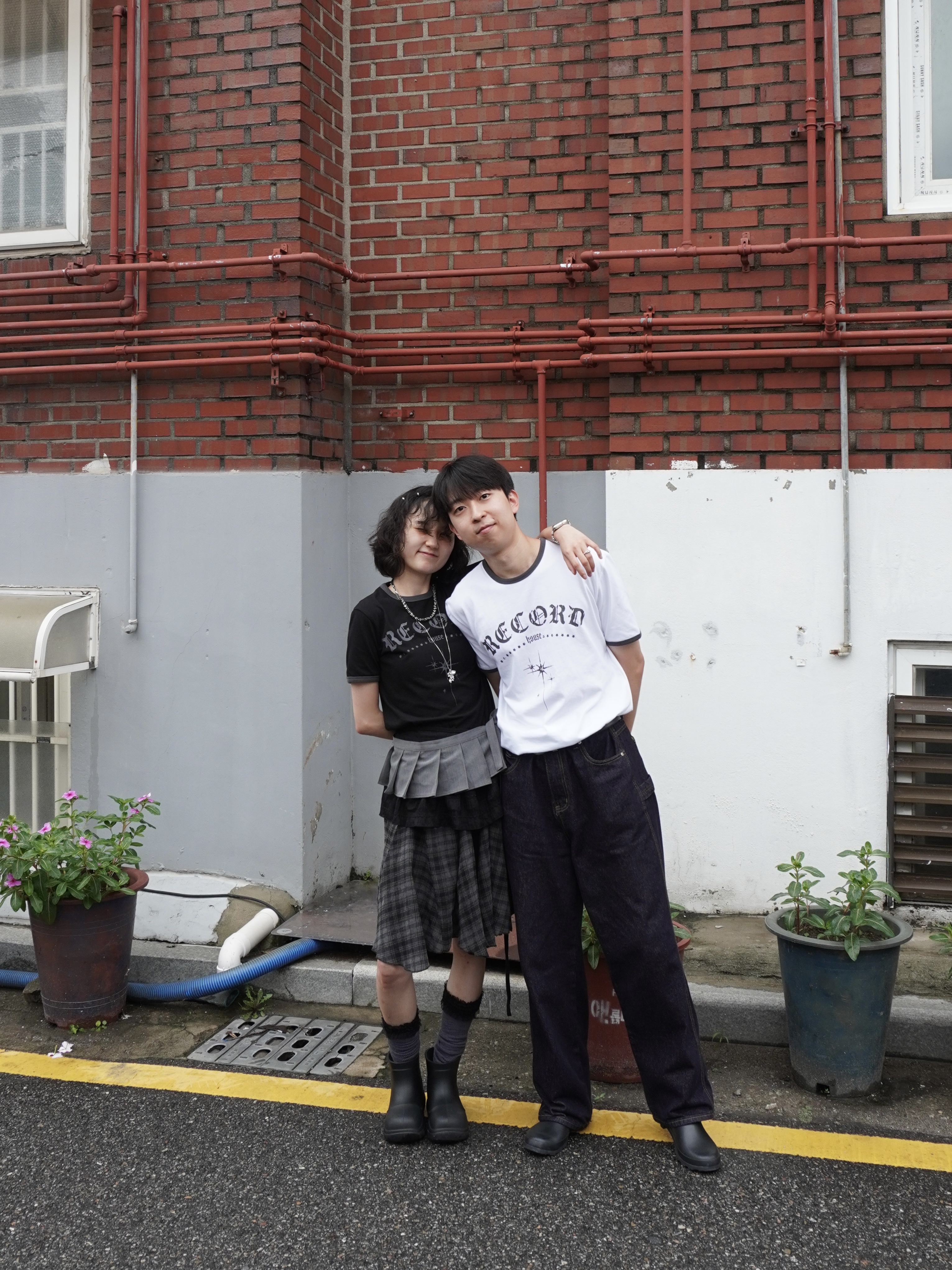SLOW RECORD HOUSE Unisex RECORD Ringer Tee Black, SLOW RECORD HOUSE Unisex RECORD Ringer Tee White 착용 스타일 - 10