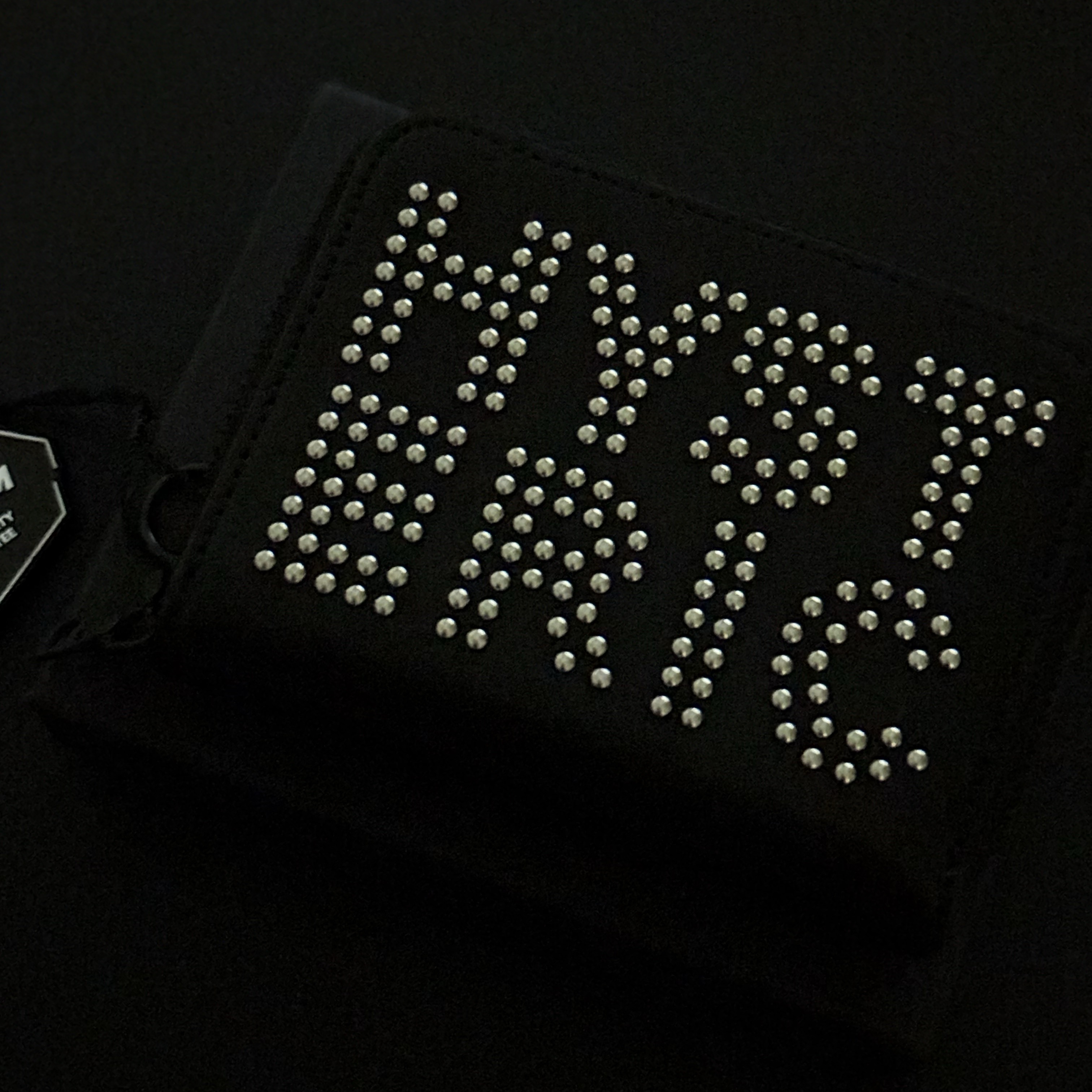 (W) Hysteric Glamour Logo Stud Round Zip Mini Wallet Black 착용 스타일
