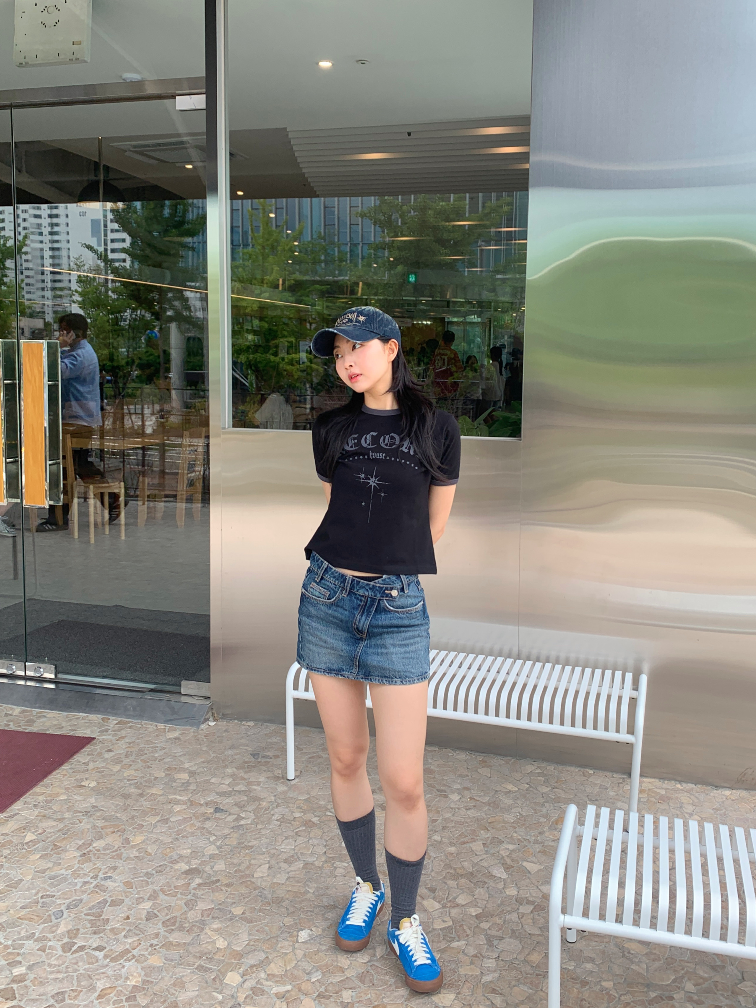 SLOW RECORD HOUSE Unisex RECORD Ringer Tee Black 착용 스타일 - 7