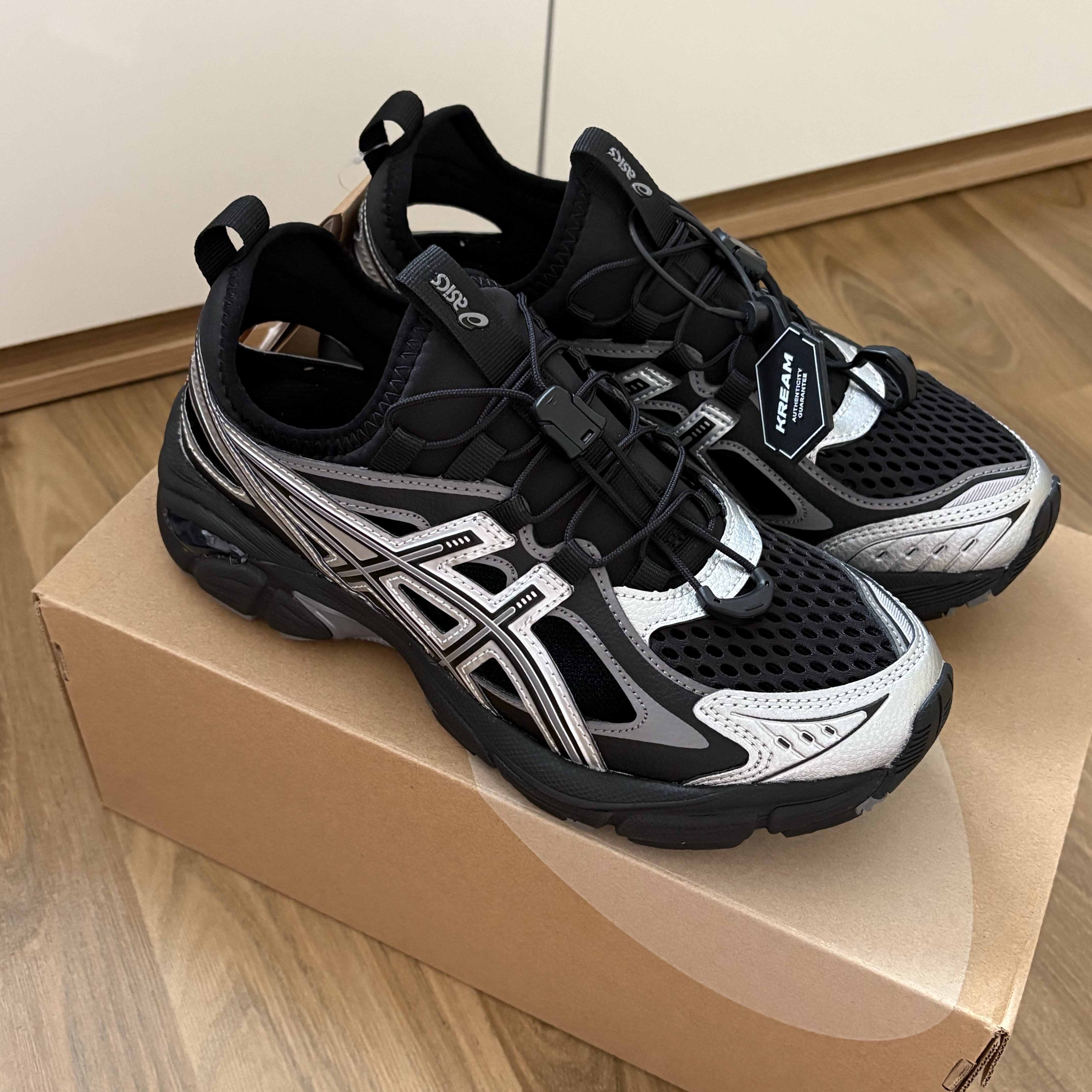 Asics GT-2160 Breeze Black Pure Silver 착용 스타일 - 1