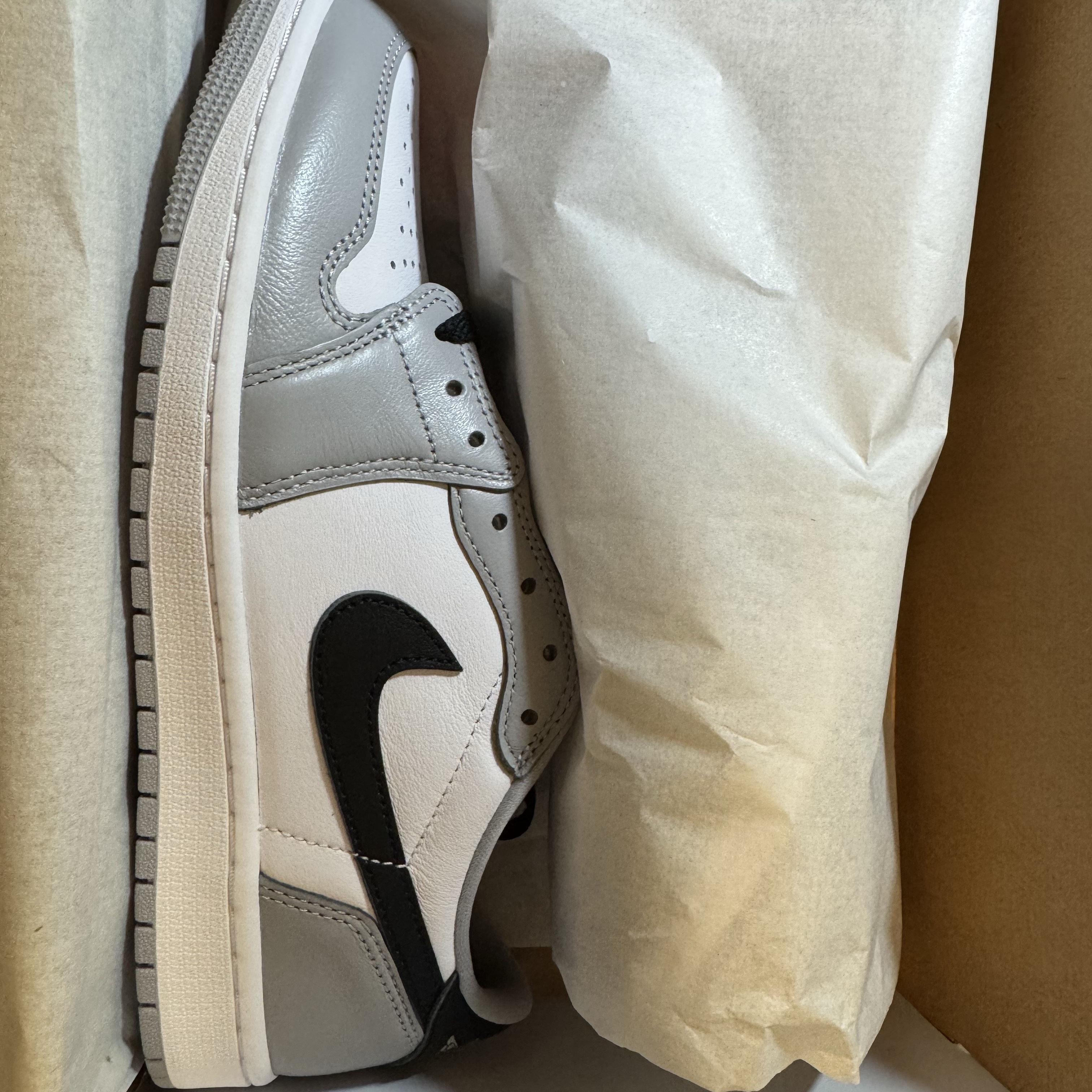 Jordan 1 Retro Low OG Wolf Grey and White 착용 스타일
