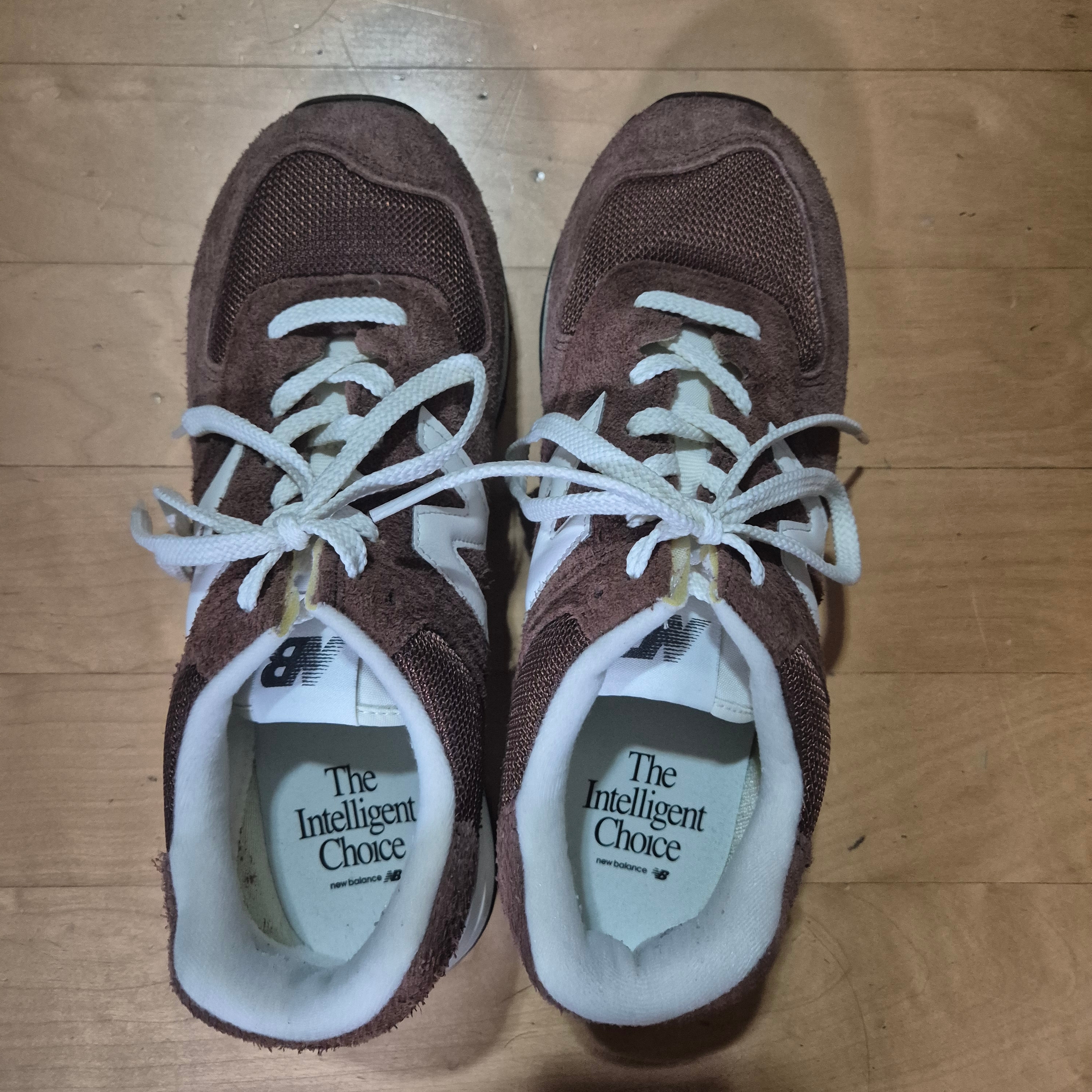 New Balance 574 Brown Grey 착용 스타일