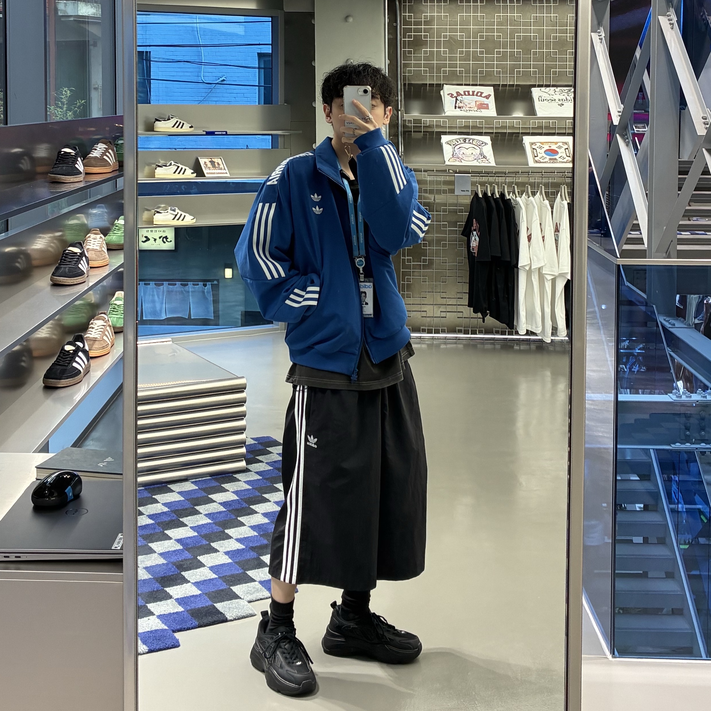 Adidas x Willy Chavarria Knit Track Jacket Dark Marine - KR Sizing, Adidas Originals Capri Shorts Black White - KR Sizing 착용 스타일 - 1