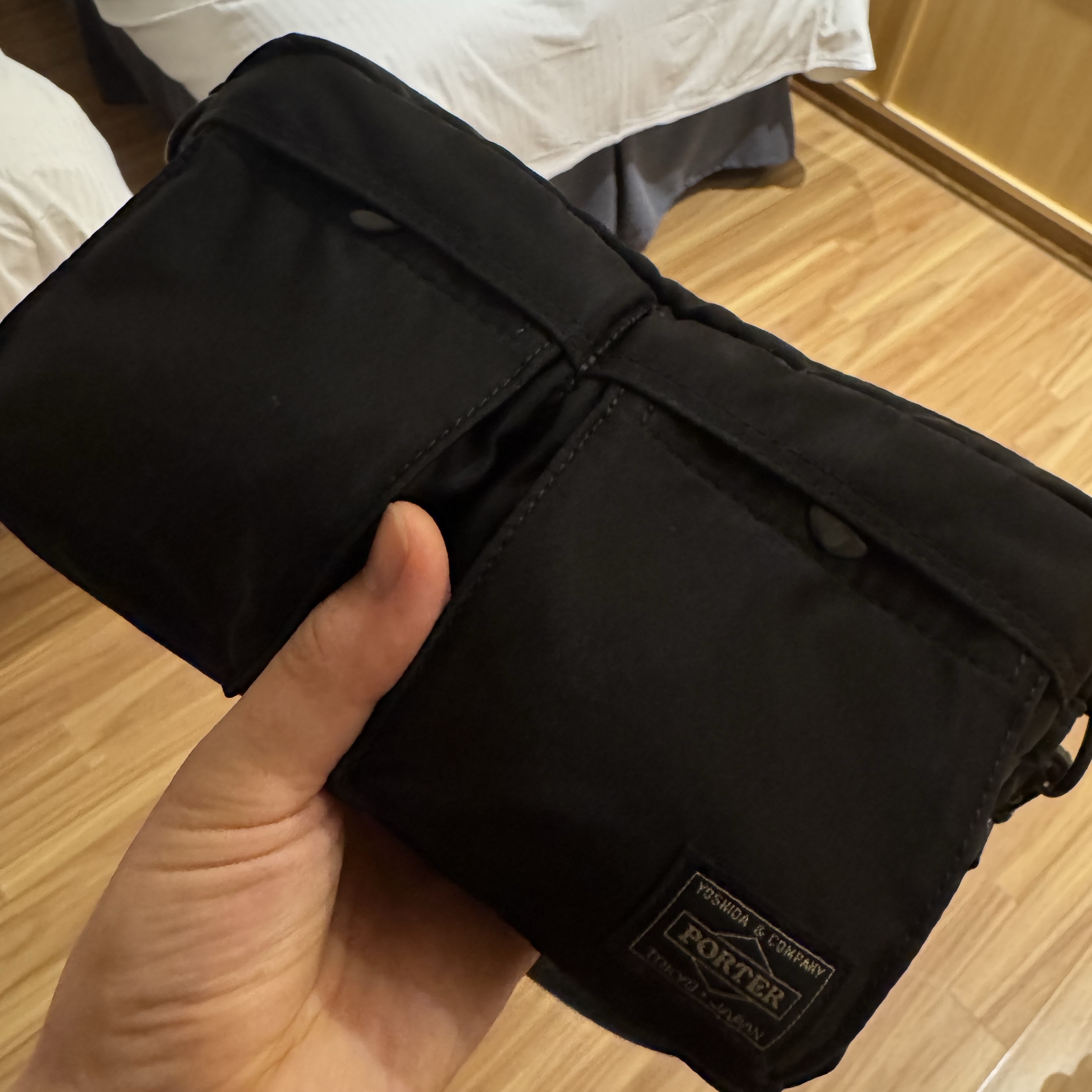 Porter Tanker Shoulder Bag Black 착용 스타일