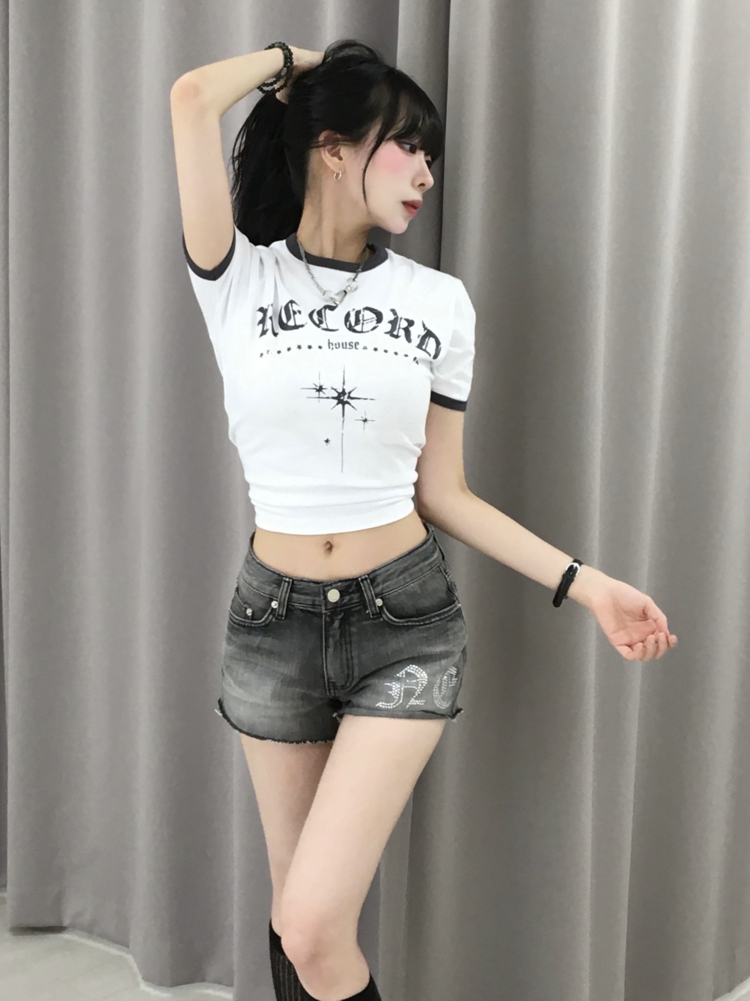 SLOW RECORD HOUSE Unisex RECORD Ringer Tee White 착용 스타일 - 1