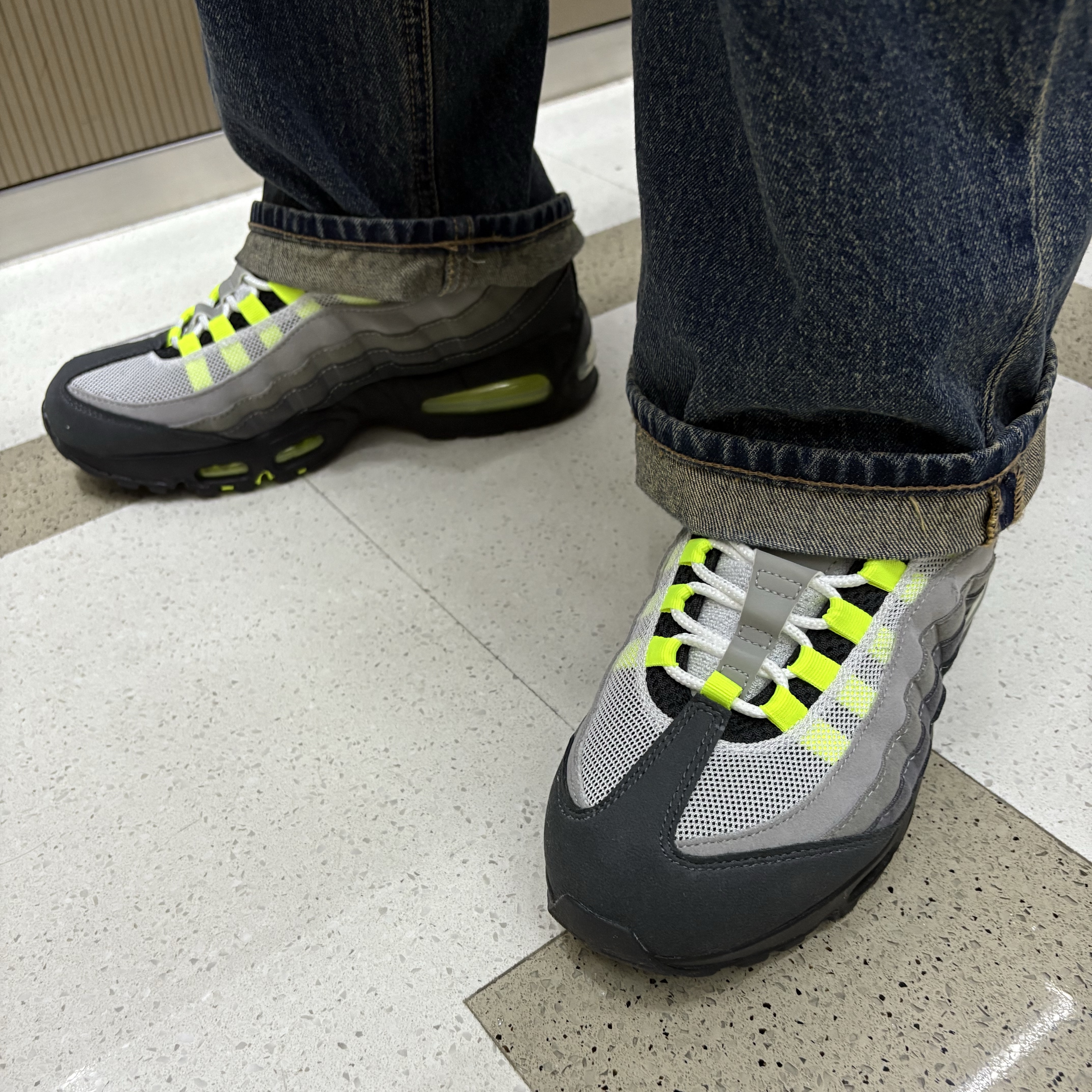 Nike Air Max 95 OG Neon 착용 스타일