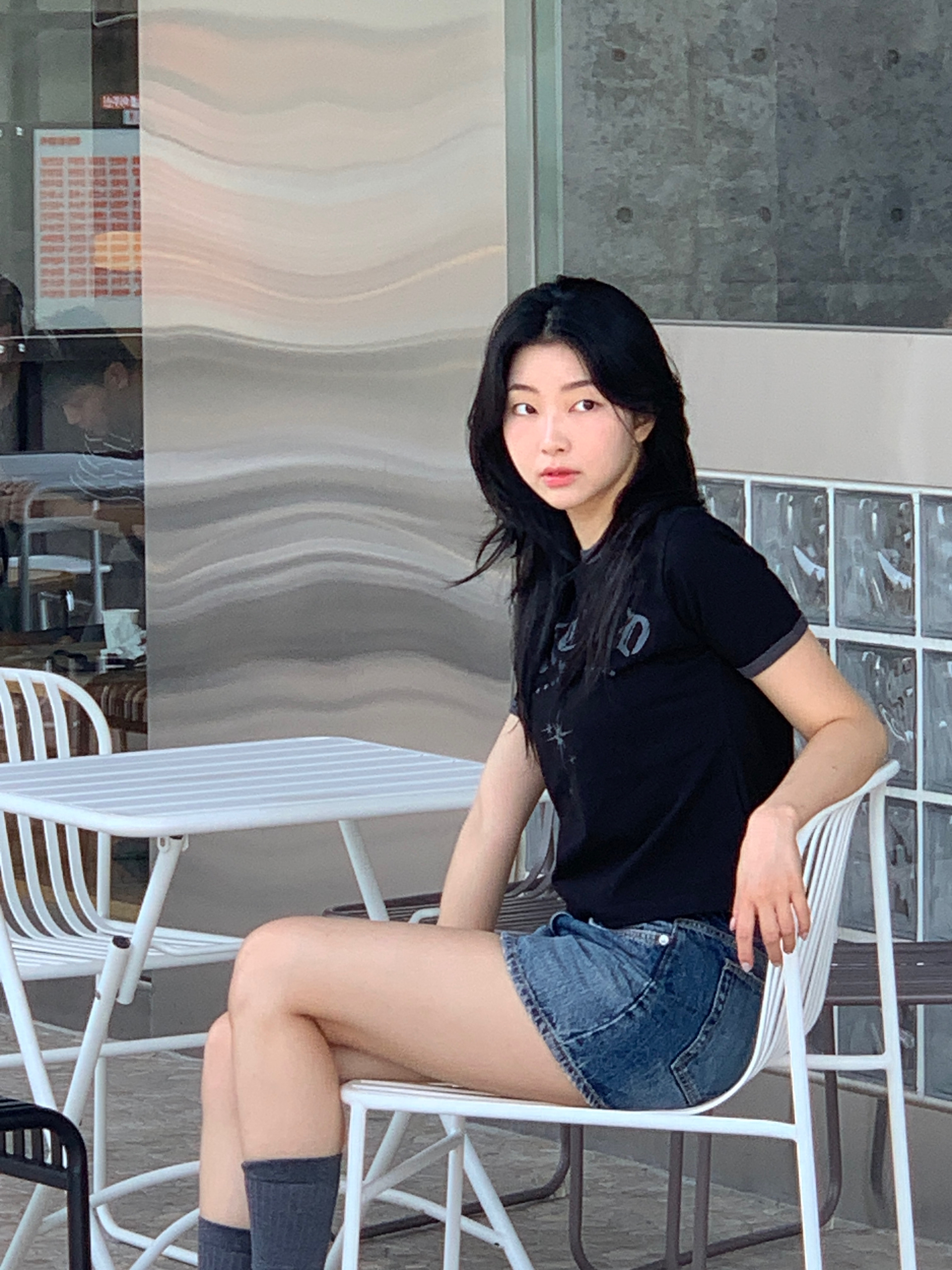 SLOW RECORD HOUSE Unisex RECORD Ringer Tee Black 착용 스타일 - 3