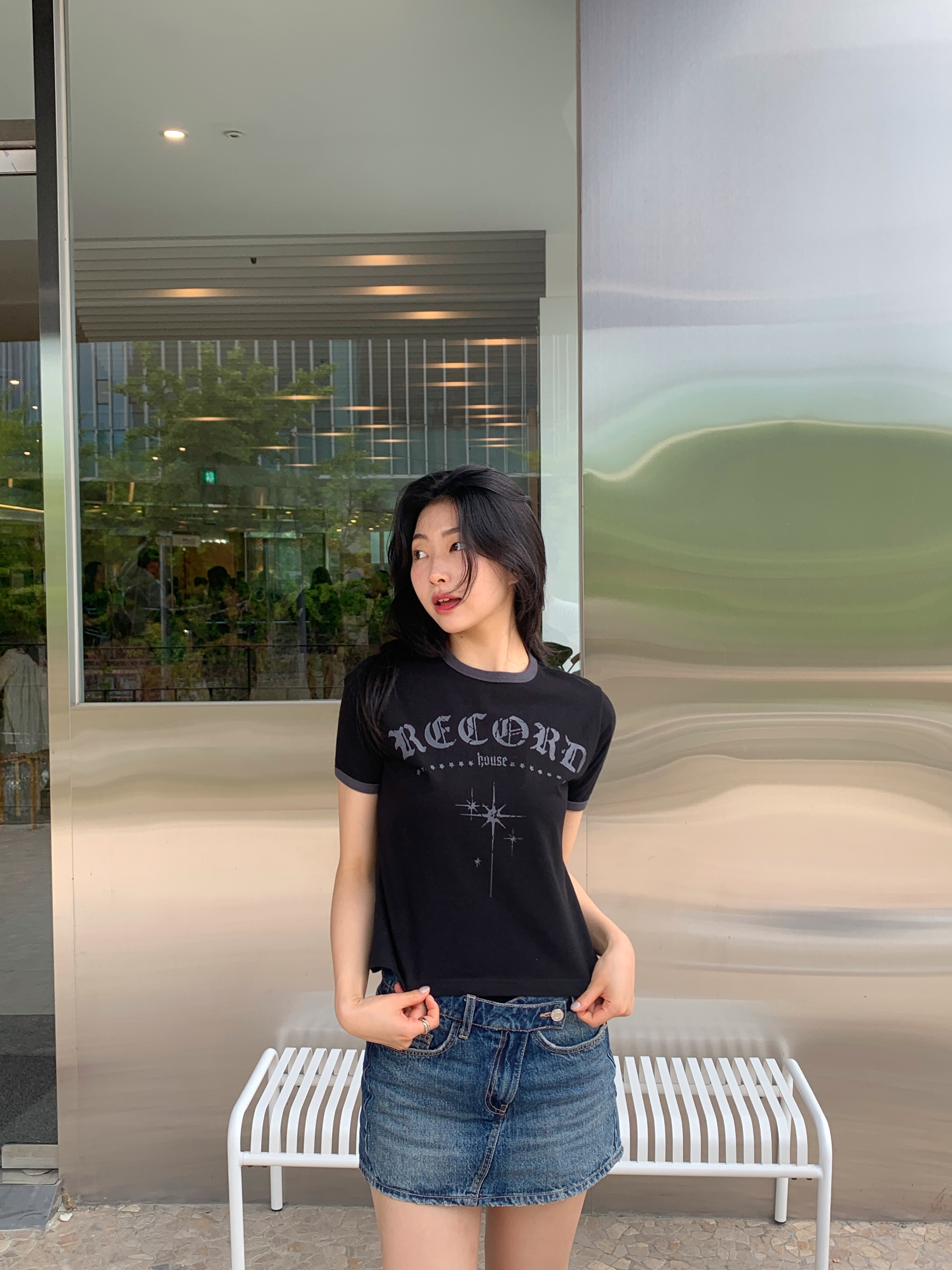 SLOW RECORD HOUSE Unisex RECORD Ringer Tee Black 착용 스타일 - 5