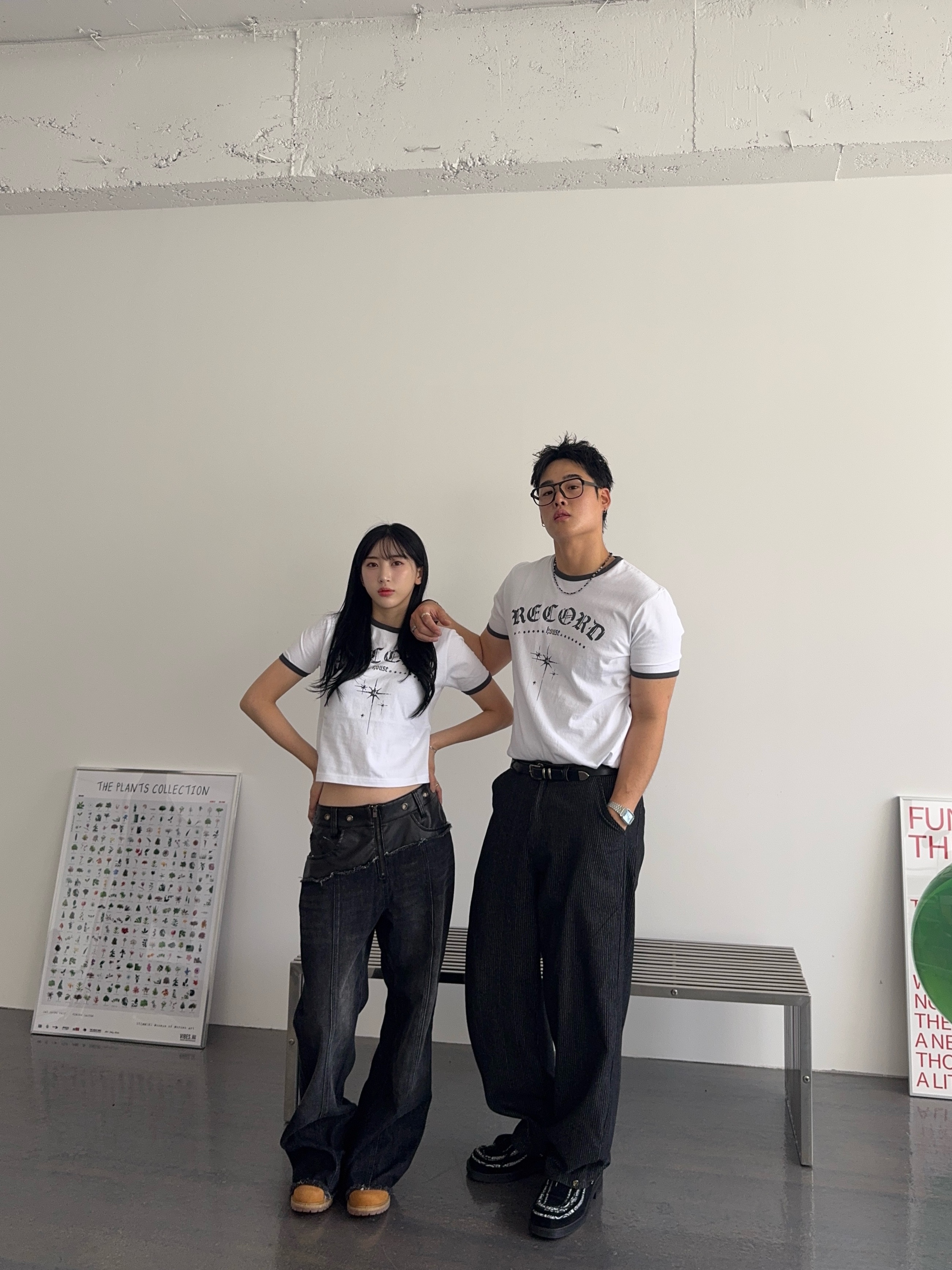 SLOW RECORD HOUSE Unisex RECORD Ringer Tee White 착용 스타일 - 2