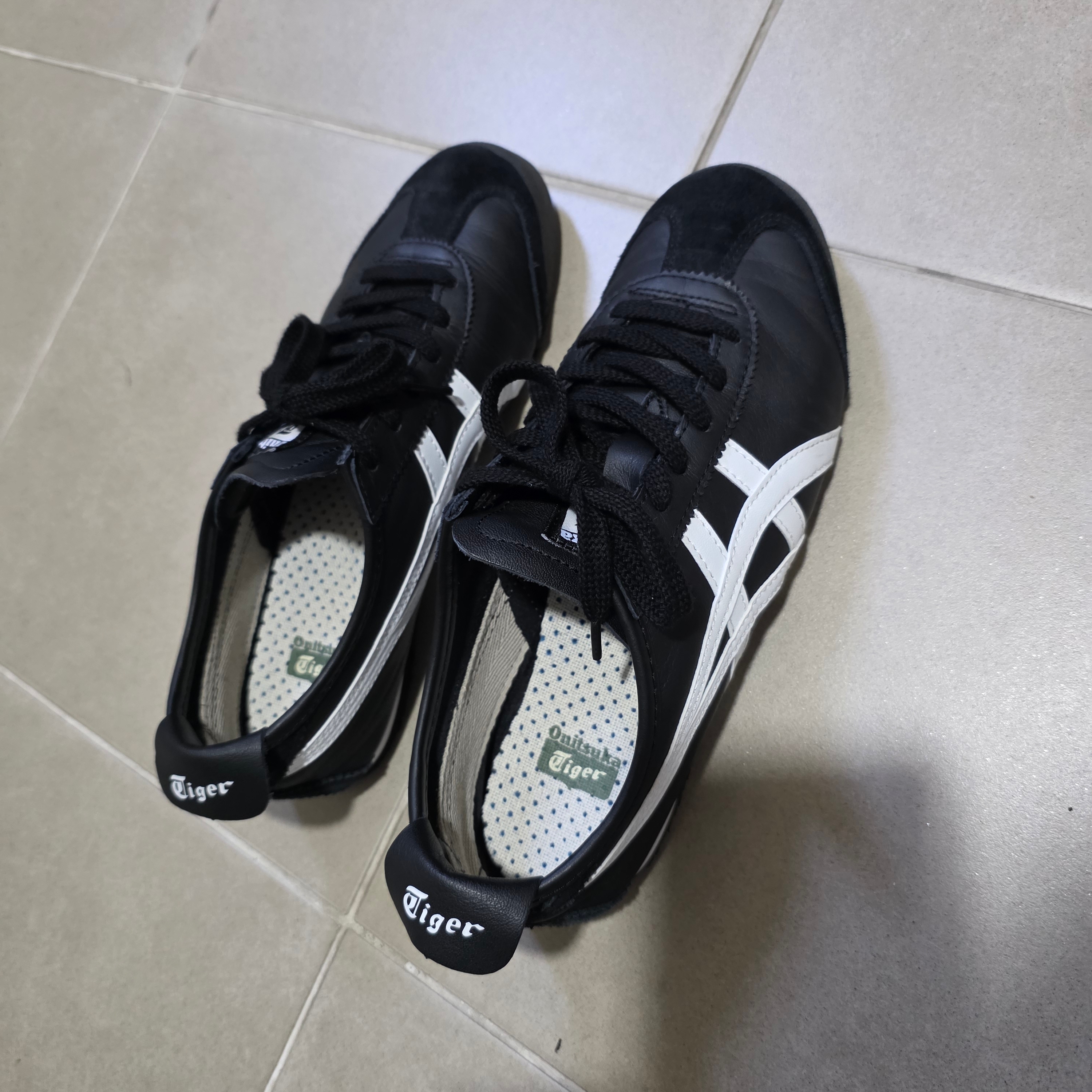Onitsuka Tiger Mexico 66 Black White 착용 스타일