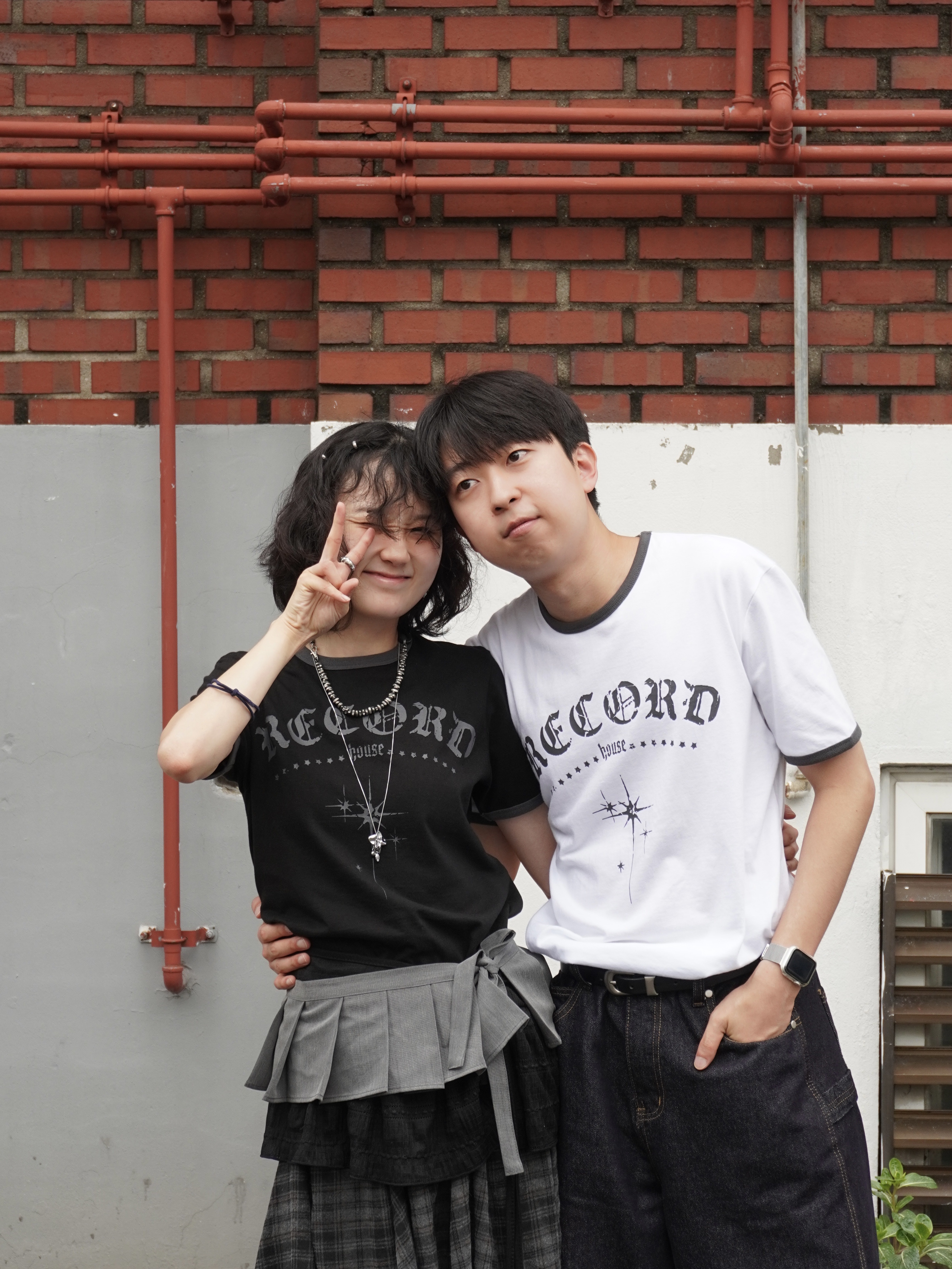 SLOW RECORD HOUSE Unisex RECORD Ringer Tee Black, SLOW RECORD HOUSE Unisex RECORD Ringer Tee White 착용 스타일 - 8