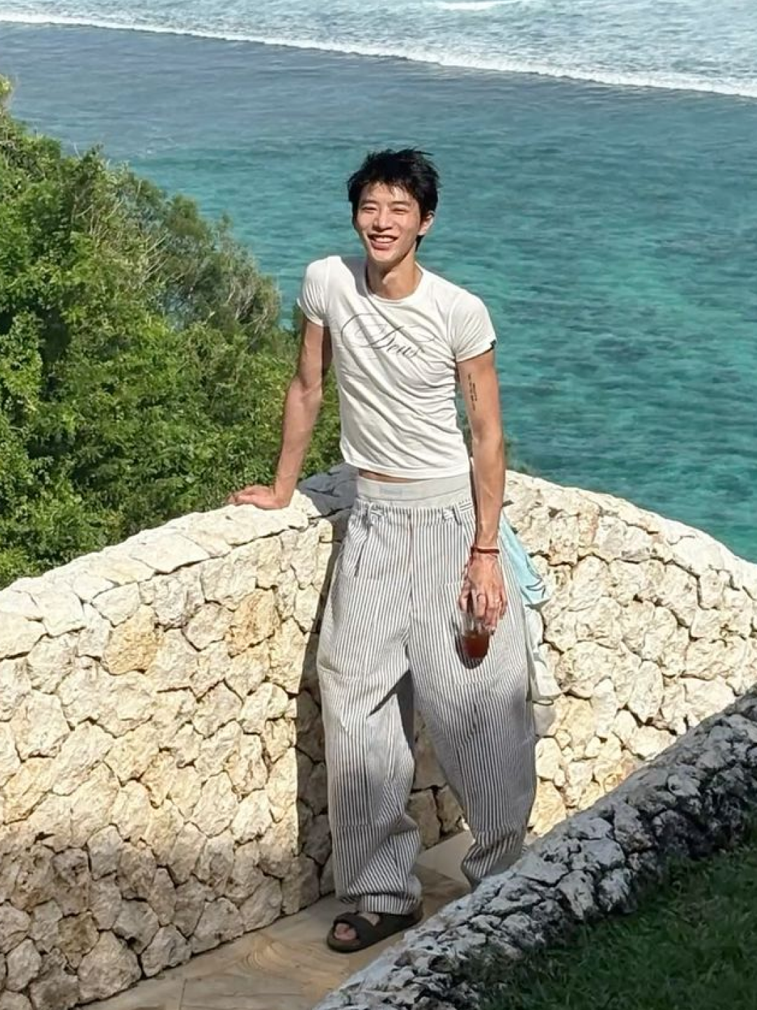Hono Report Easy Big Pants Oat Stripe, WILLBE PLAY Leather wappen Polo Shirt White 착용 스타일 - 2
