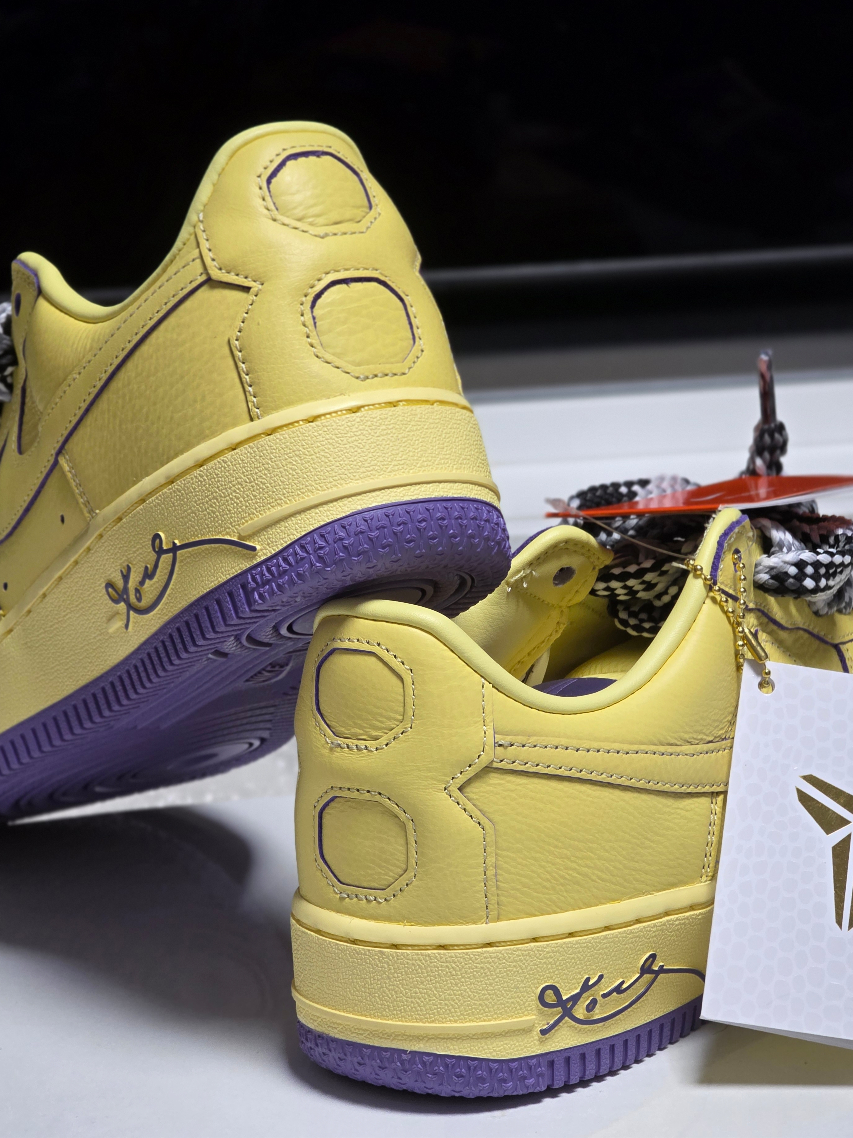 Nike Air Force 1 Low Protro Soft Yellow 착용 스타일 - 1