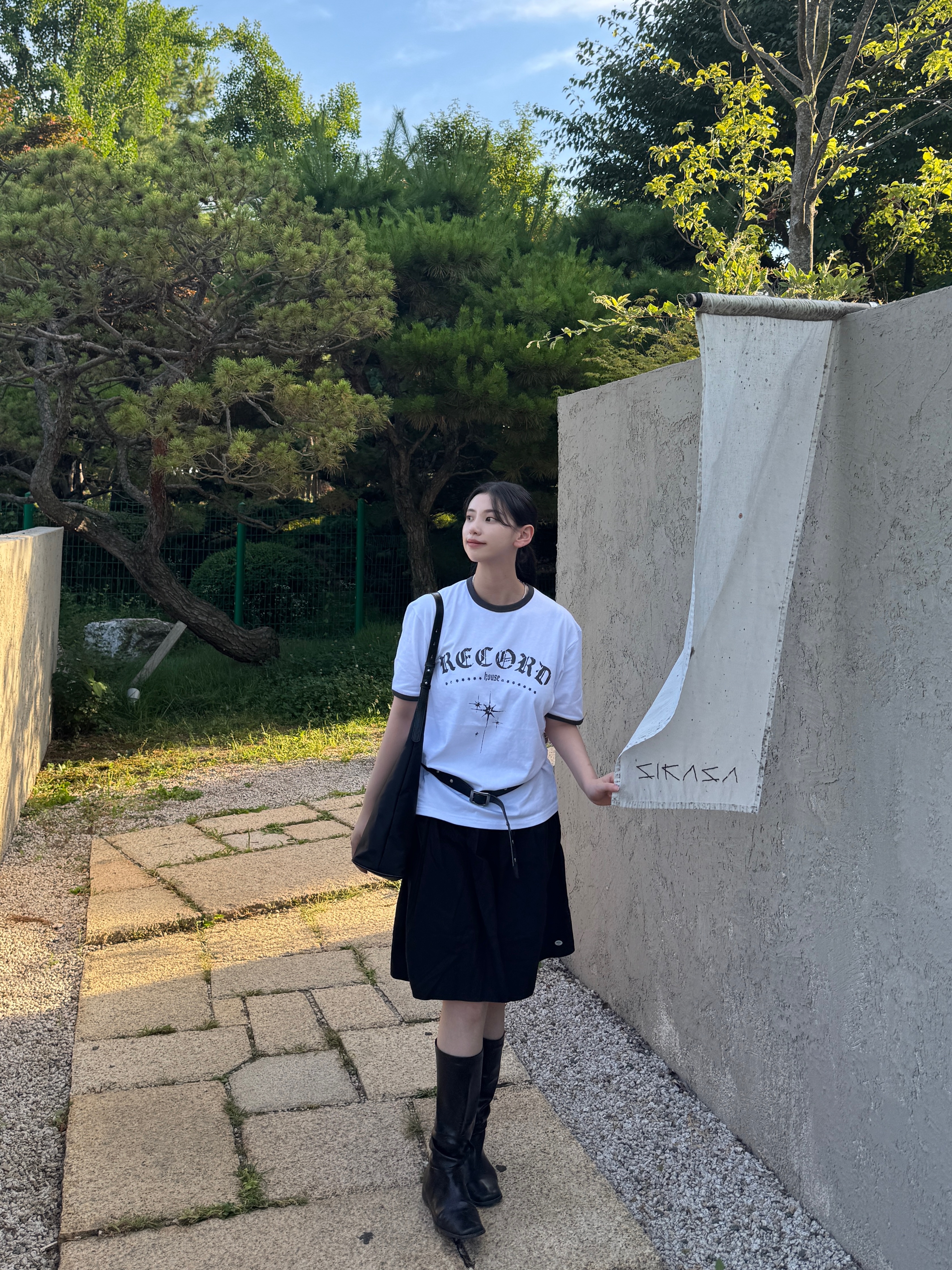 SLOW RECORD HOUSE Unisex RECORD Ringer Tee White 착용 스타일 - 4