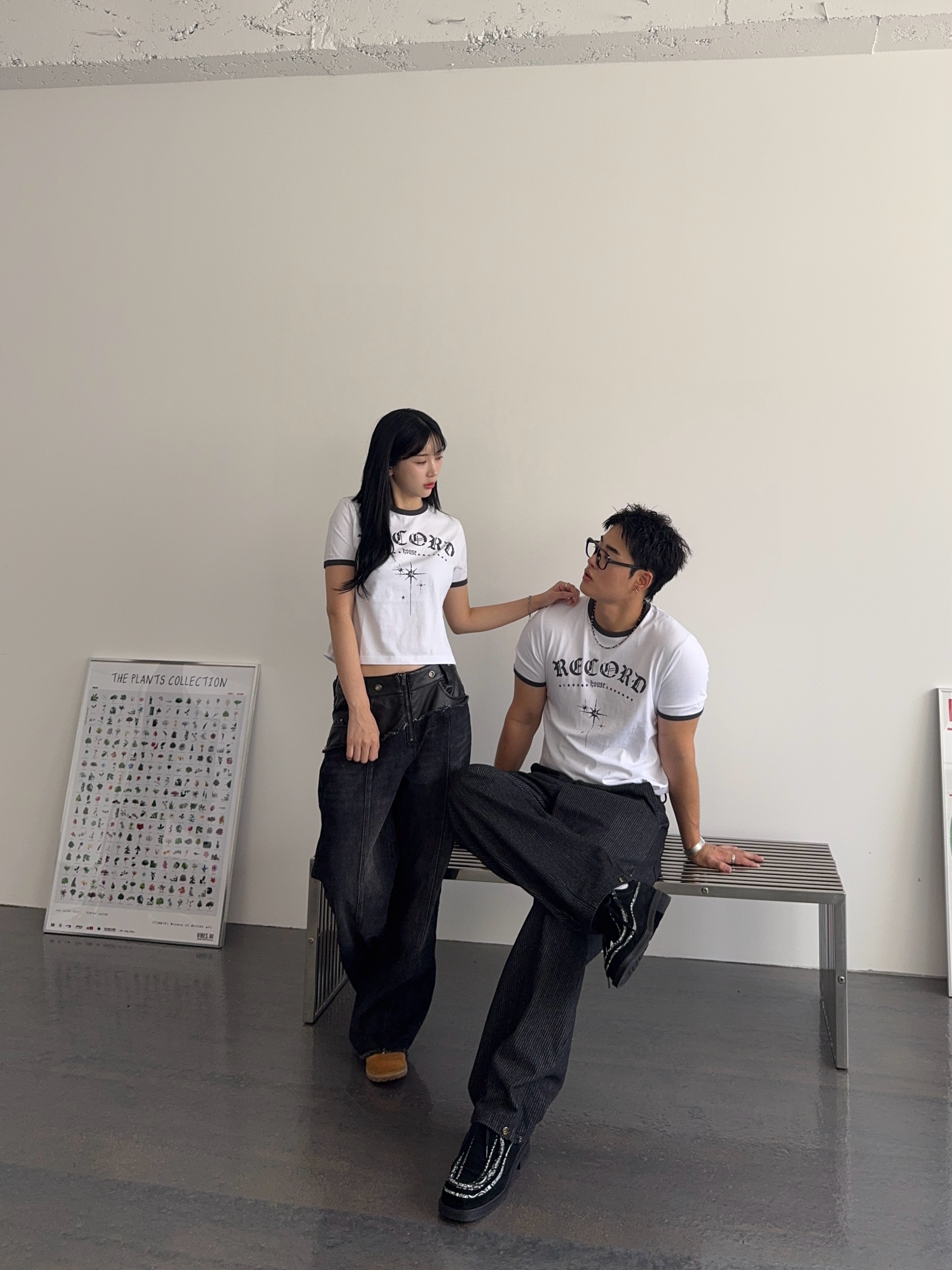SLOW RECORD HOUSE Unisex RECORD Ringer Tee White 착용 스타일 - 1